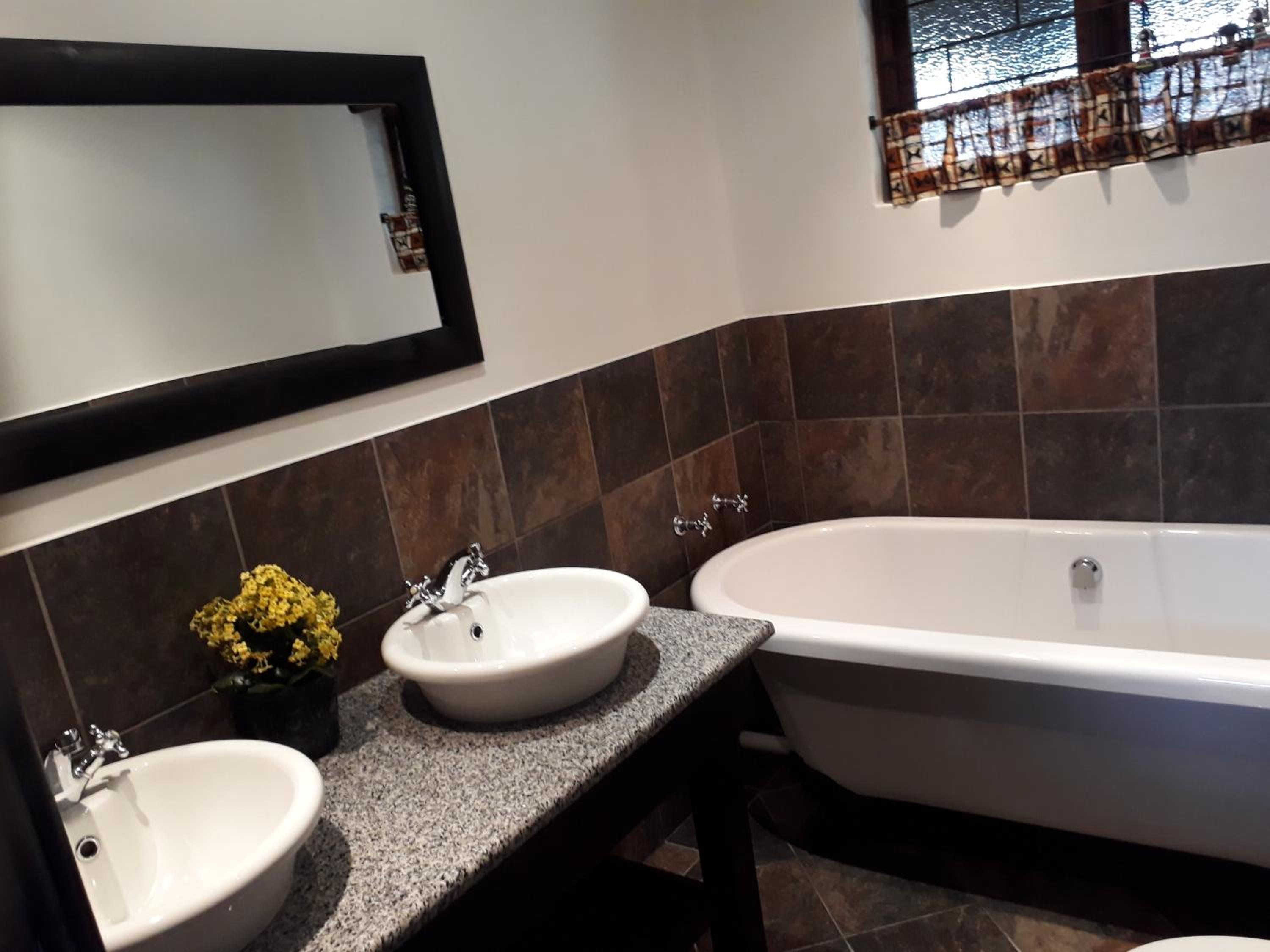 Luxury King or Twin Chalet photo 2