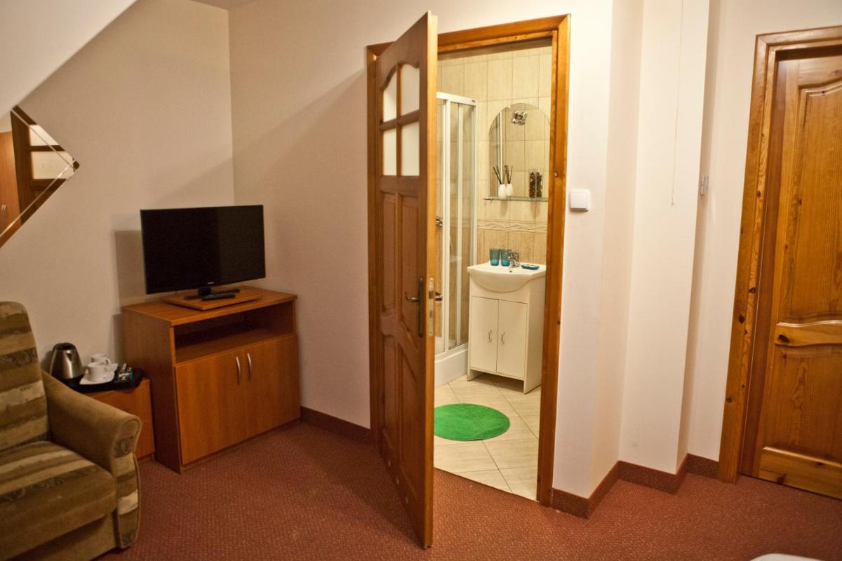 Triple Room with Bathroom - Photo 5