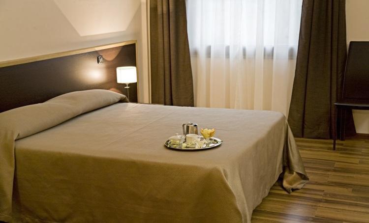 Standard Double or Twin Room - Photo 2