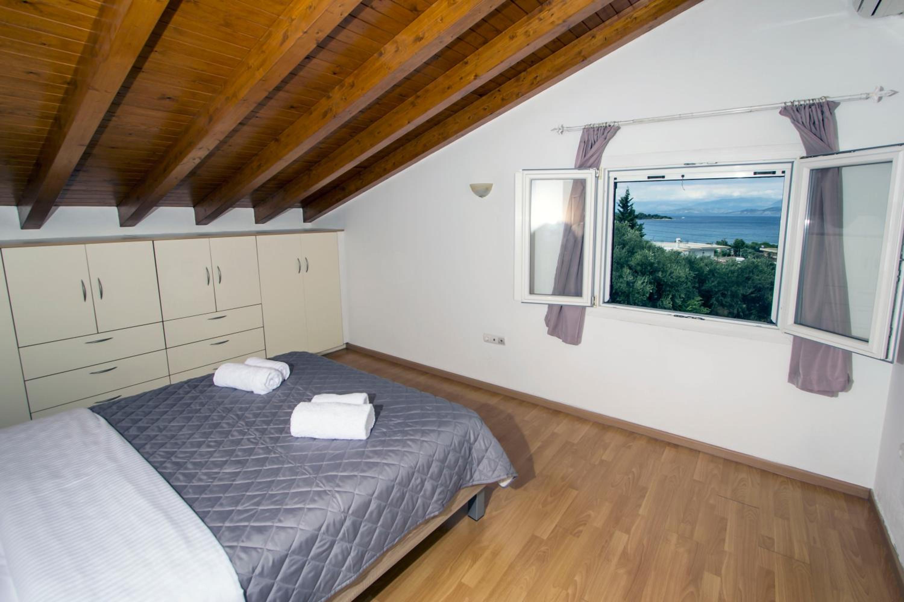 Villa photo 3