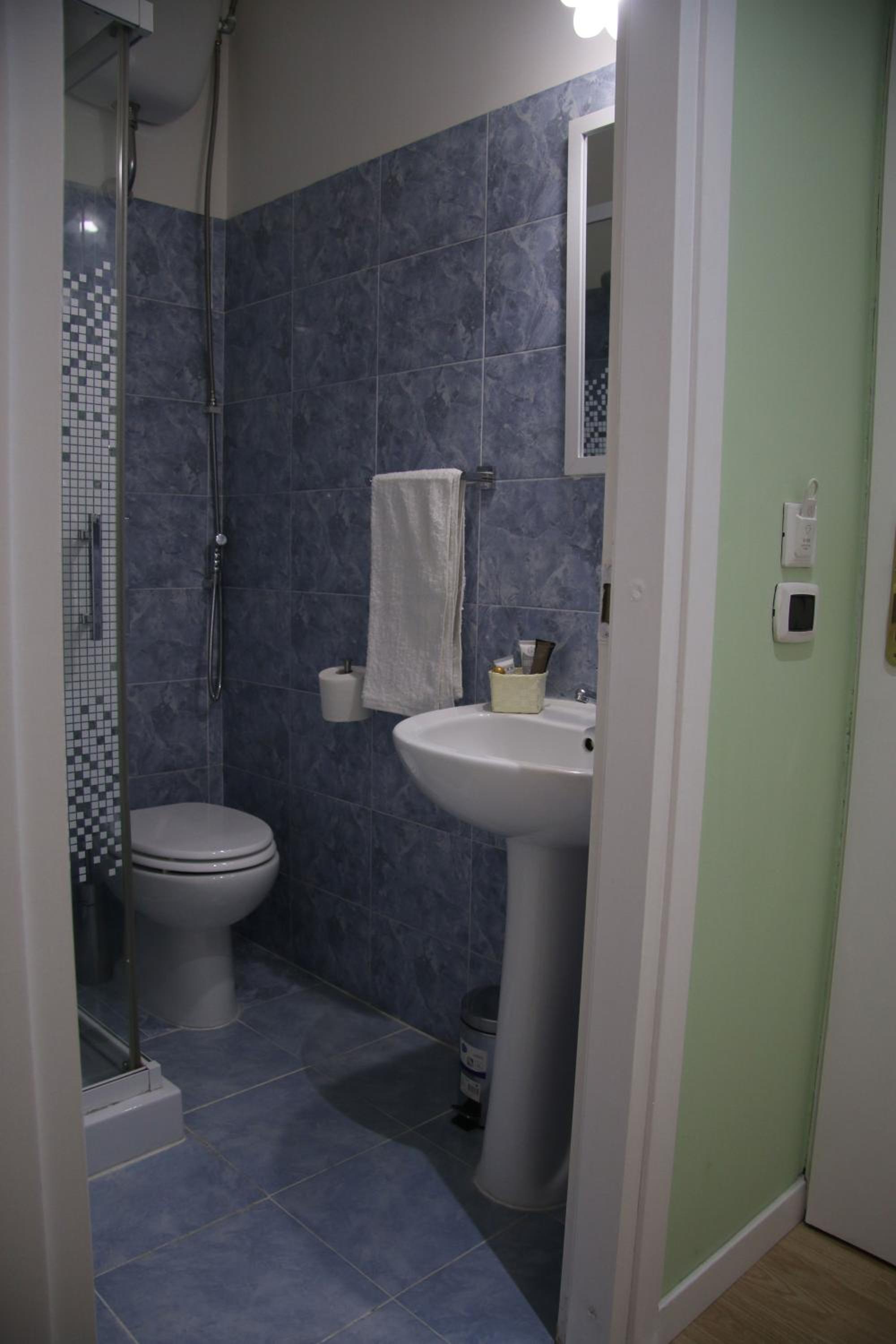 Double Room with Private Bathroom photo 3