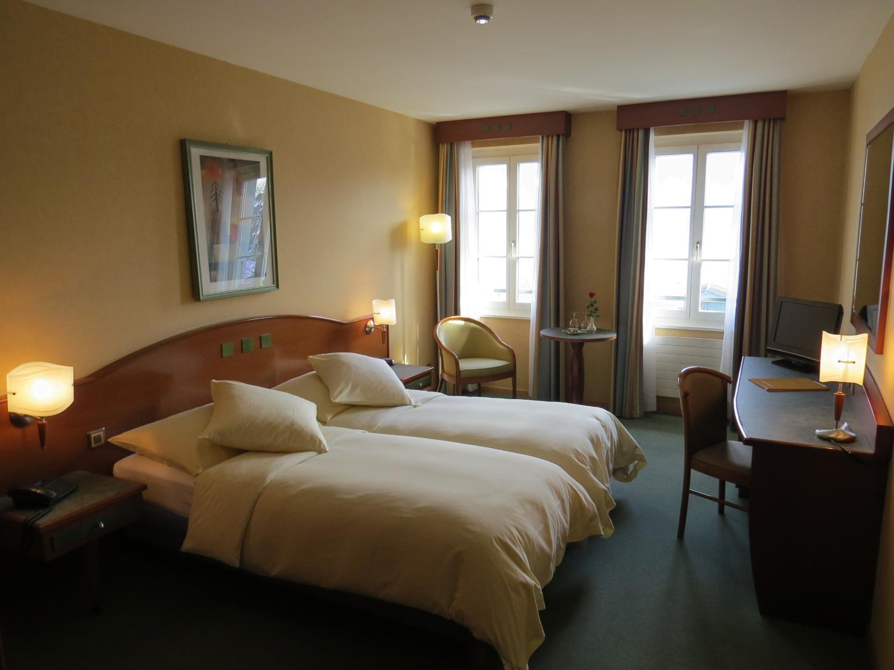 Twin Room with Lake View photo 1