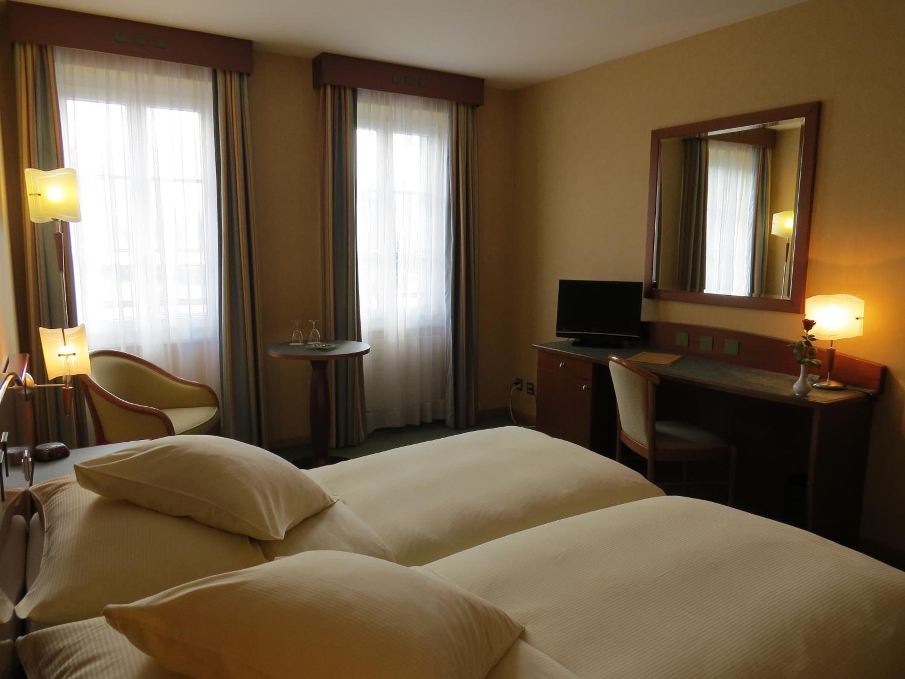 Twin Room with Lake View photo 3