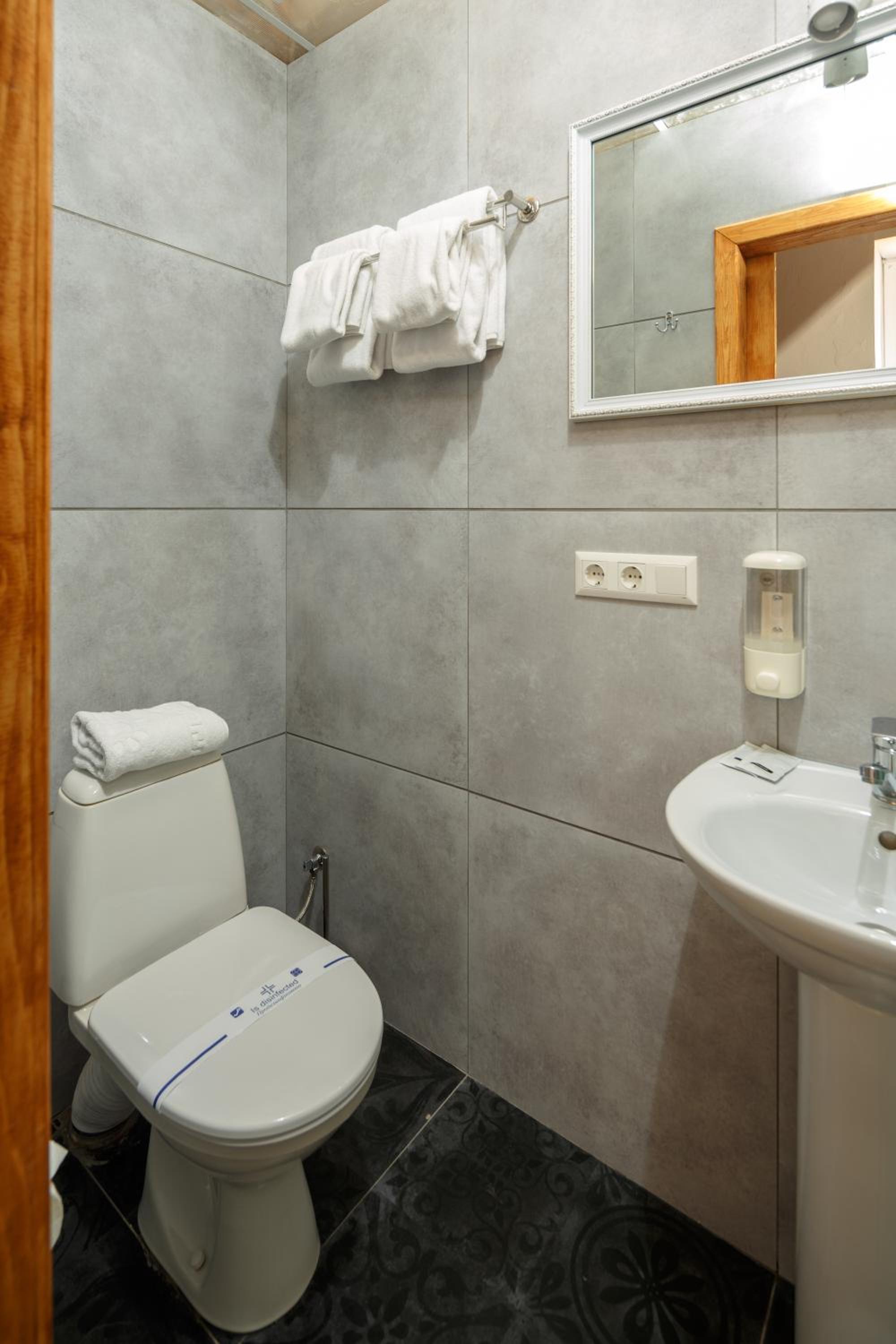 Standard Double or Twin Room photo 2