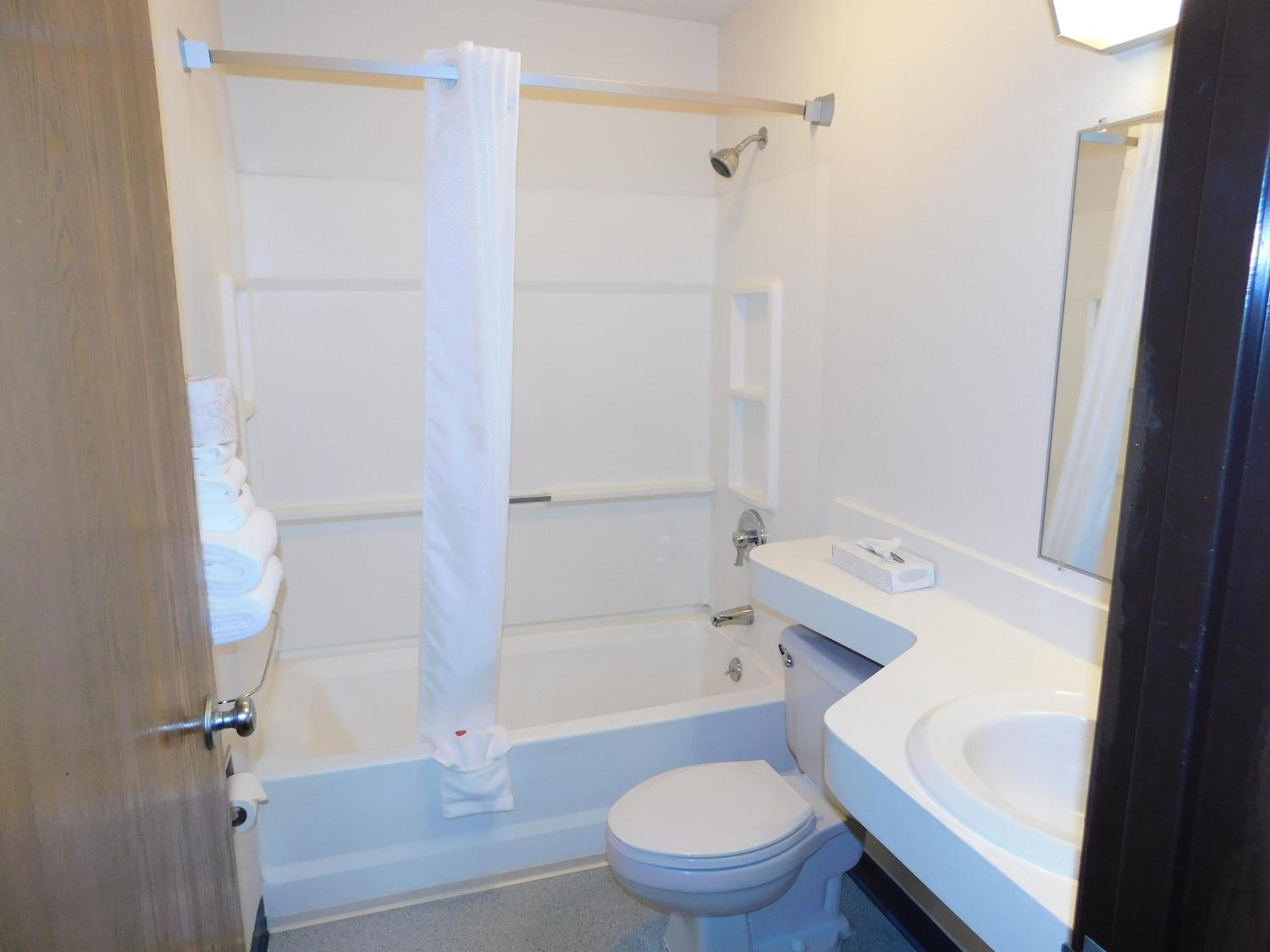 Double Room with Private Bathroom - Photo 2