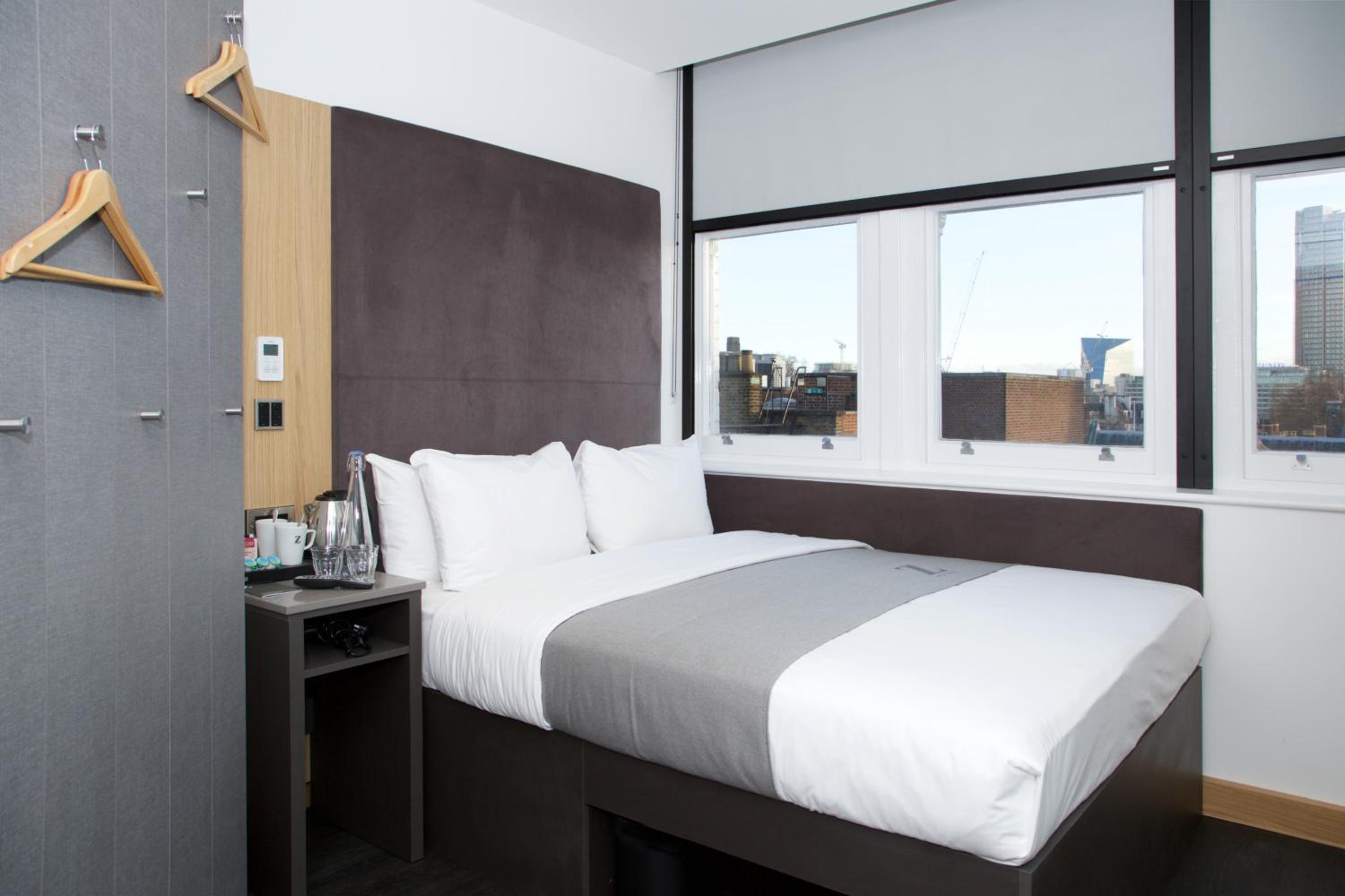 Club Queen Room