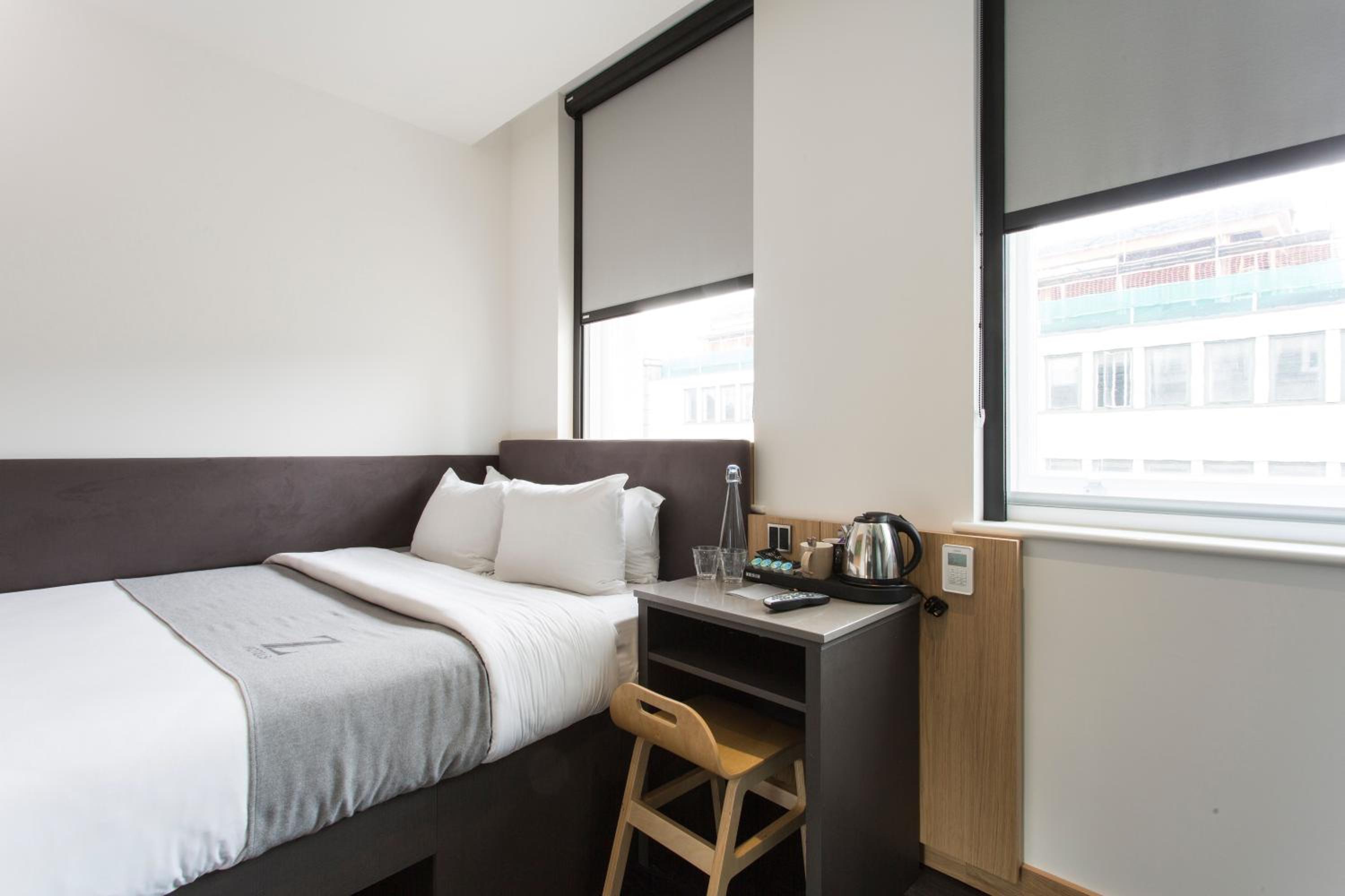 Club Queen Room