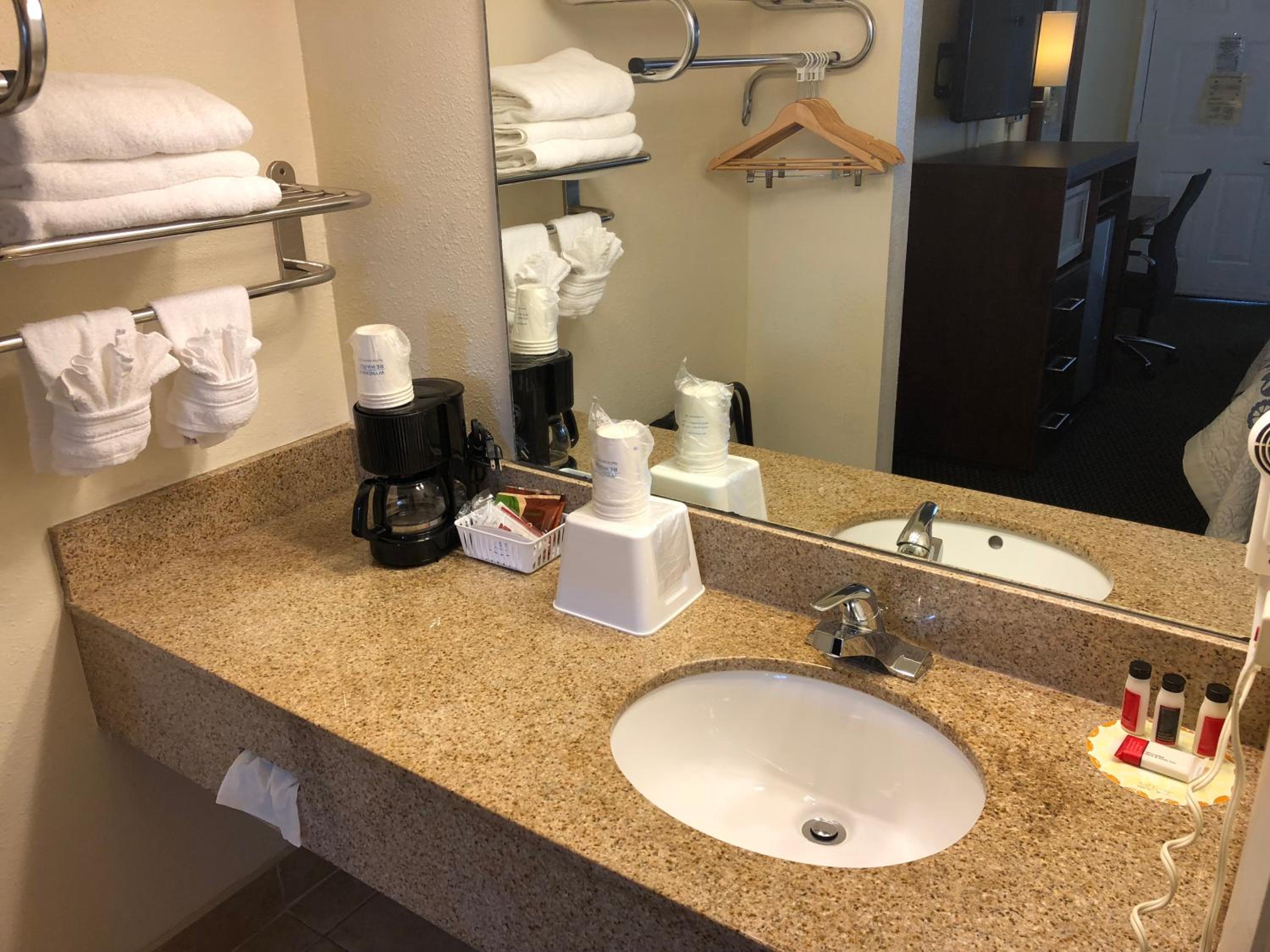 Double Room with Two Double Beds - Non-Smoking - Photo 3