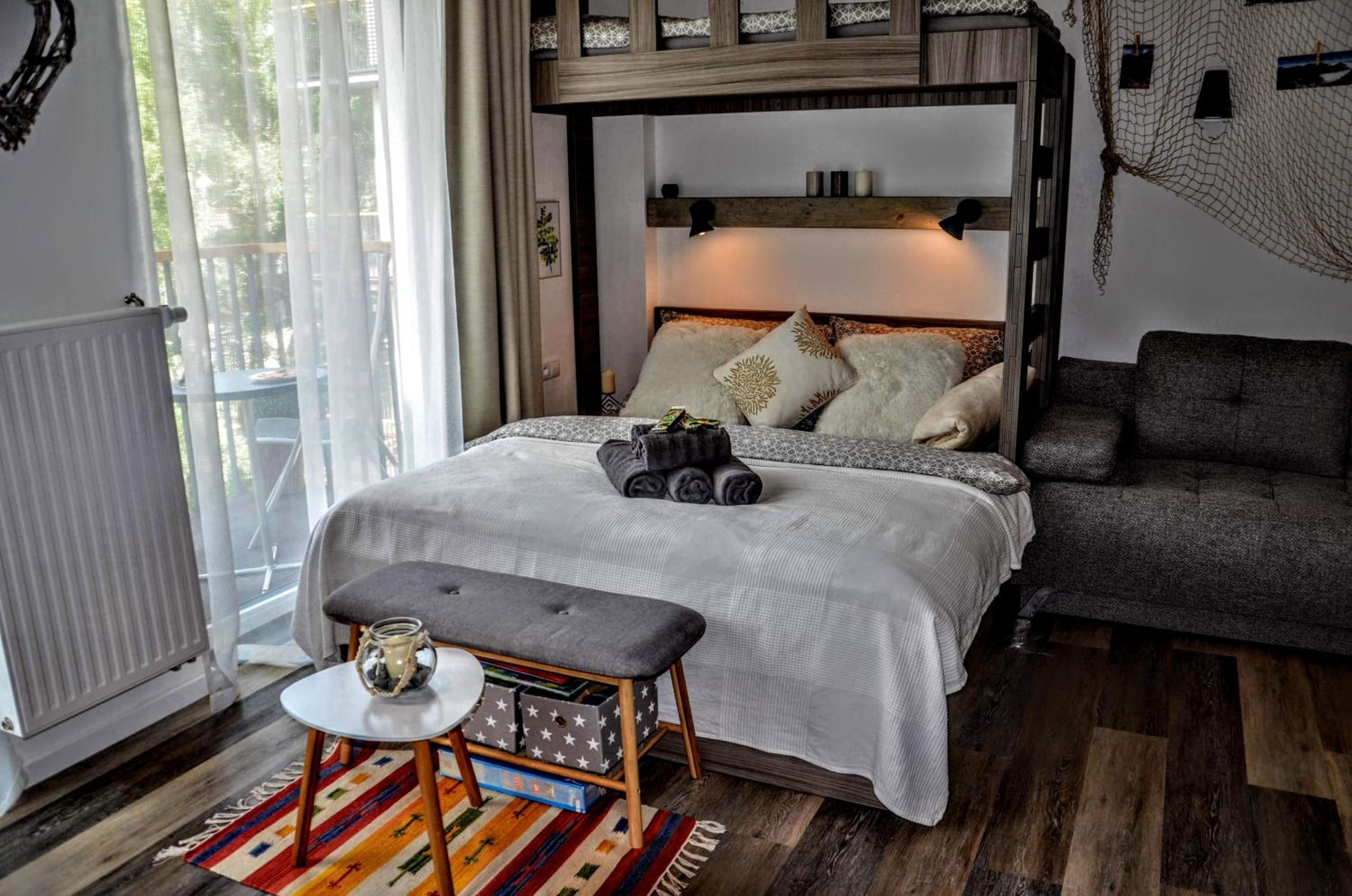 One-Bedroom Apartment with Mountain View photo 1