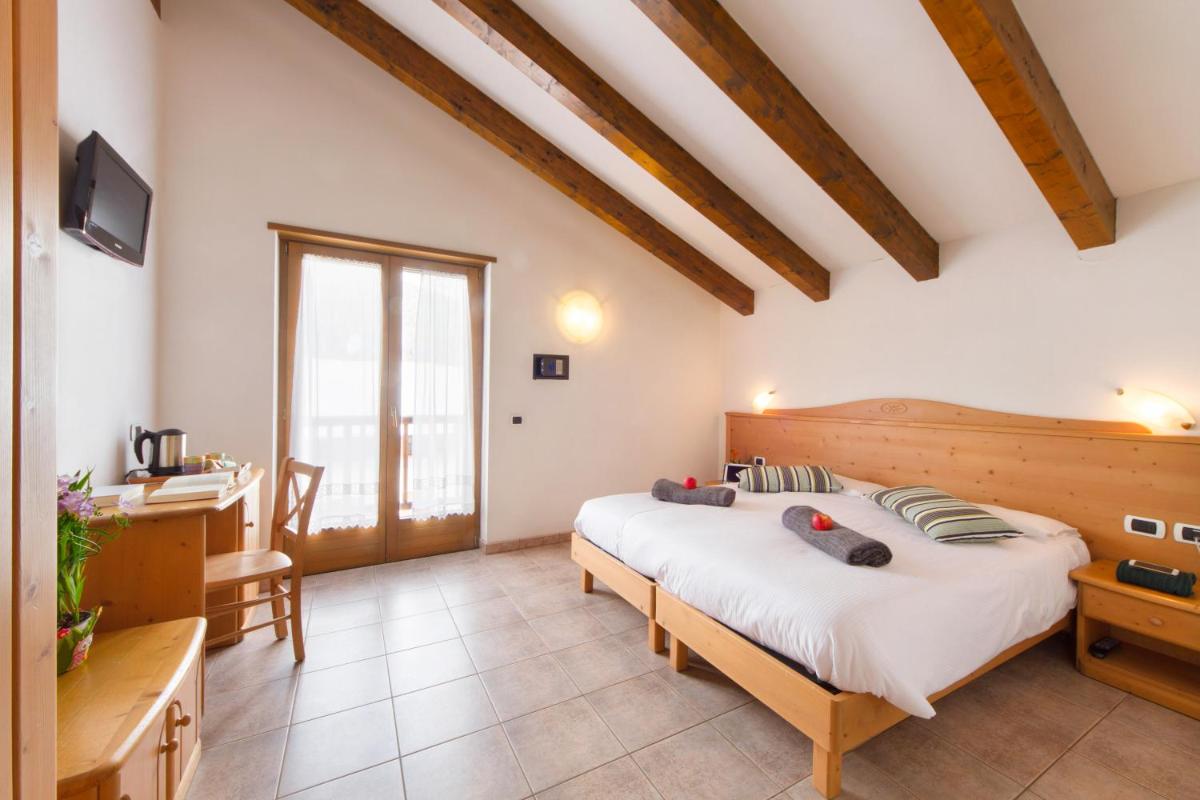 Double Room with Balcony photo 3