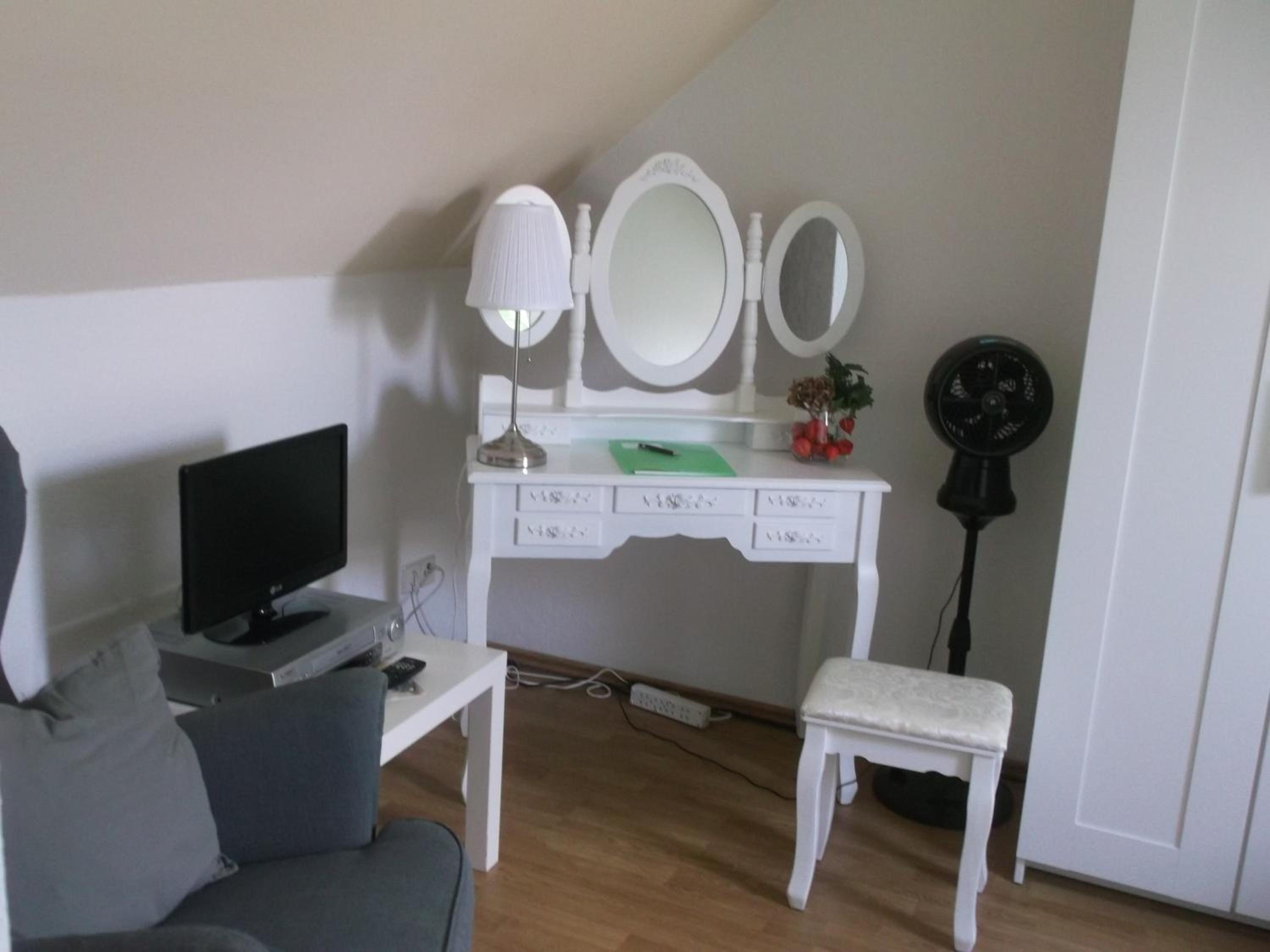 Twin Room with Private Bathroom photo 2