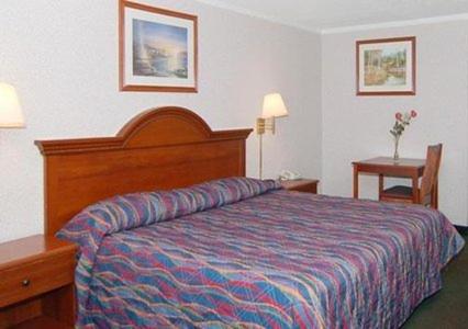 King Room - Non-Smoking - Photo 1
