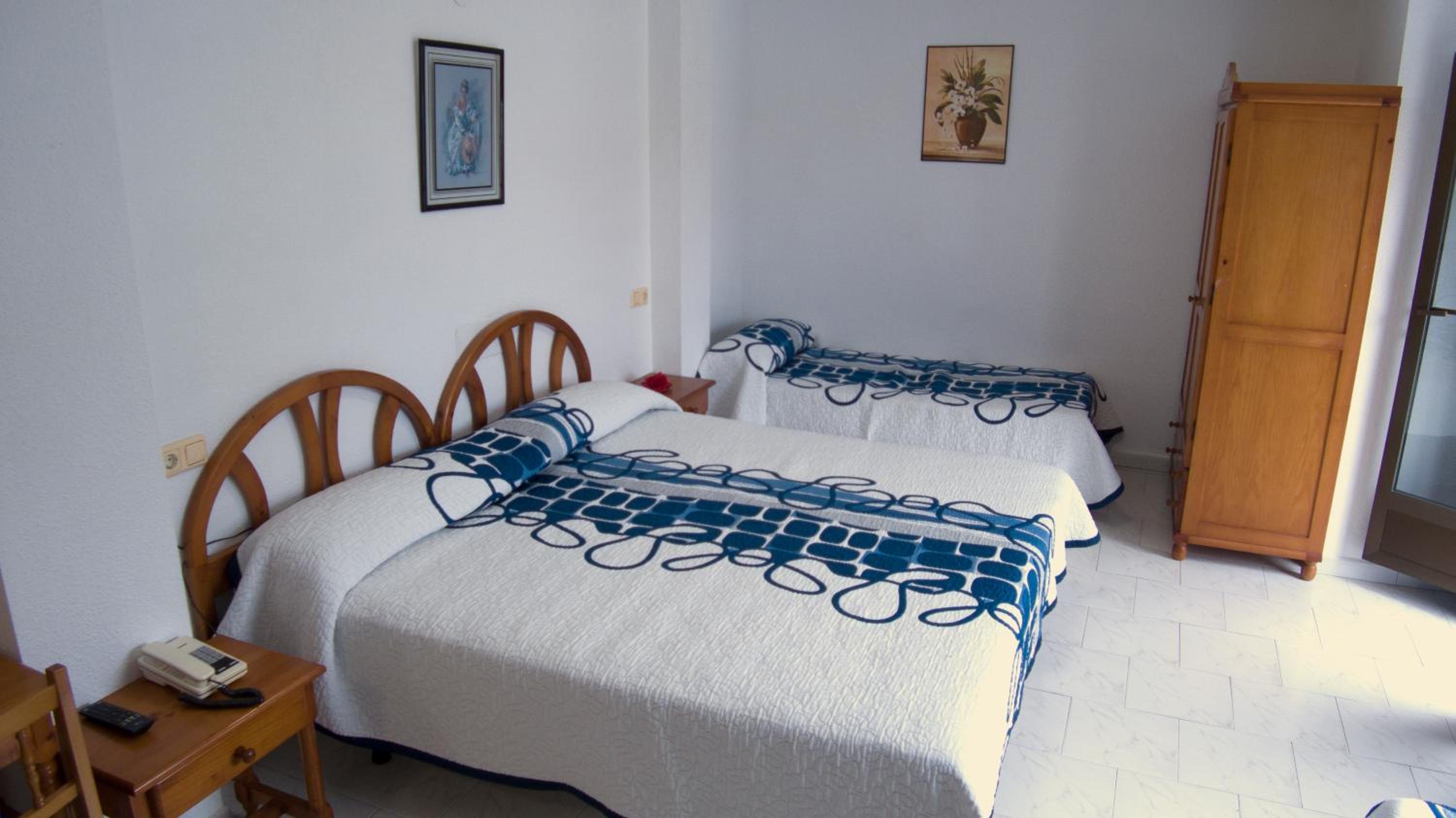Triple Room With Extra Bed photo 3