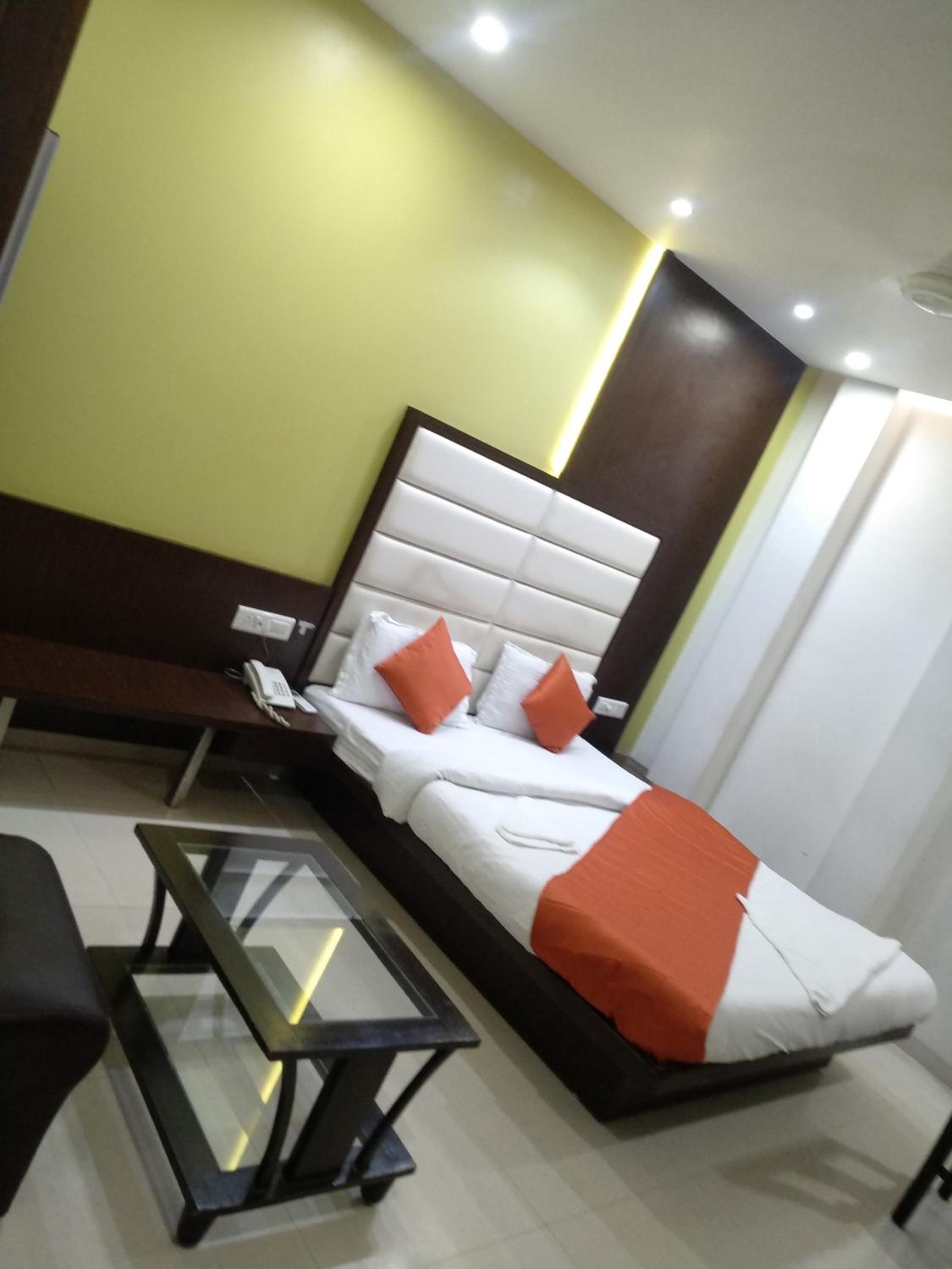 Super Deluxe Room - Photo 12