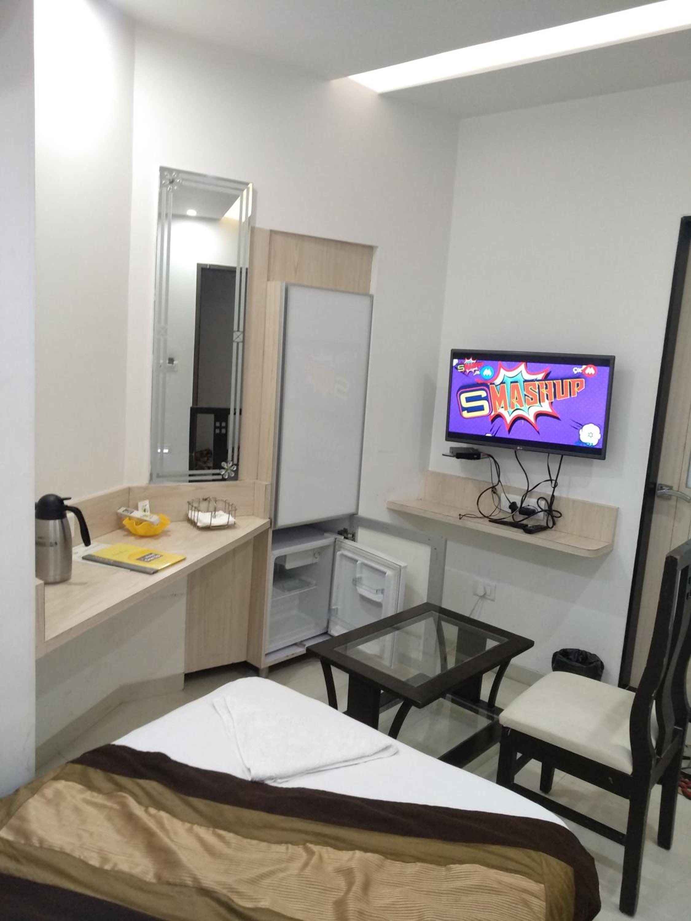 Deluxe Double Room - Photo 9