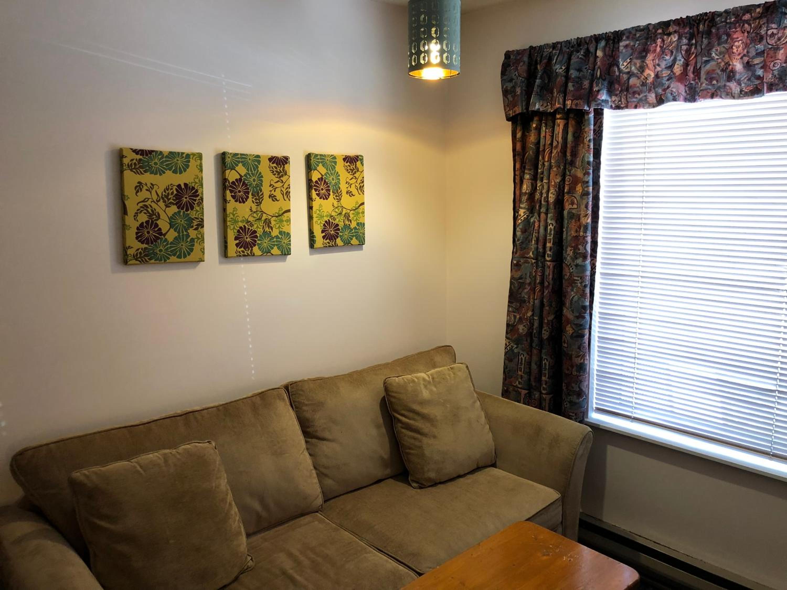 Standard Queen Room