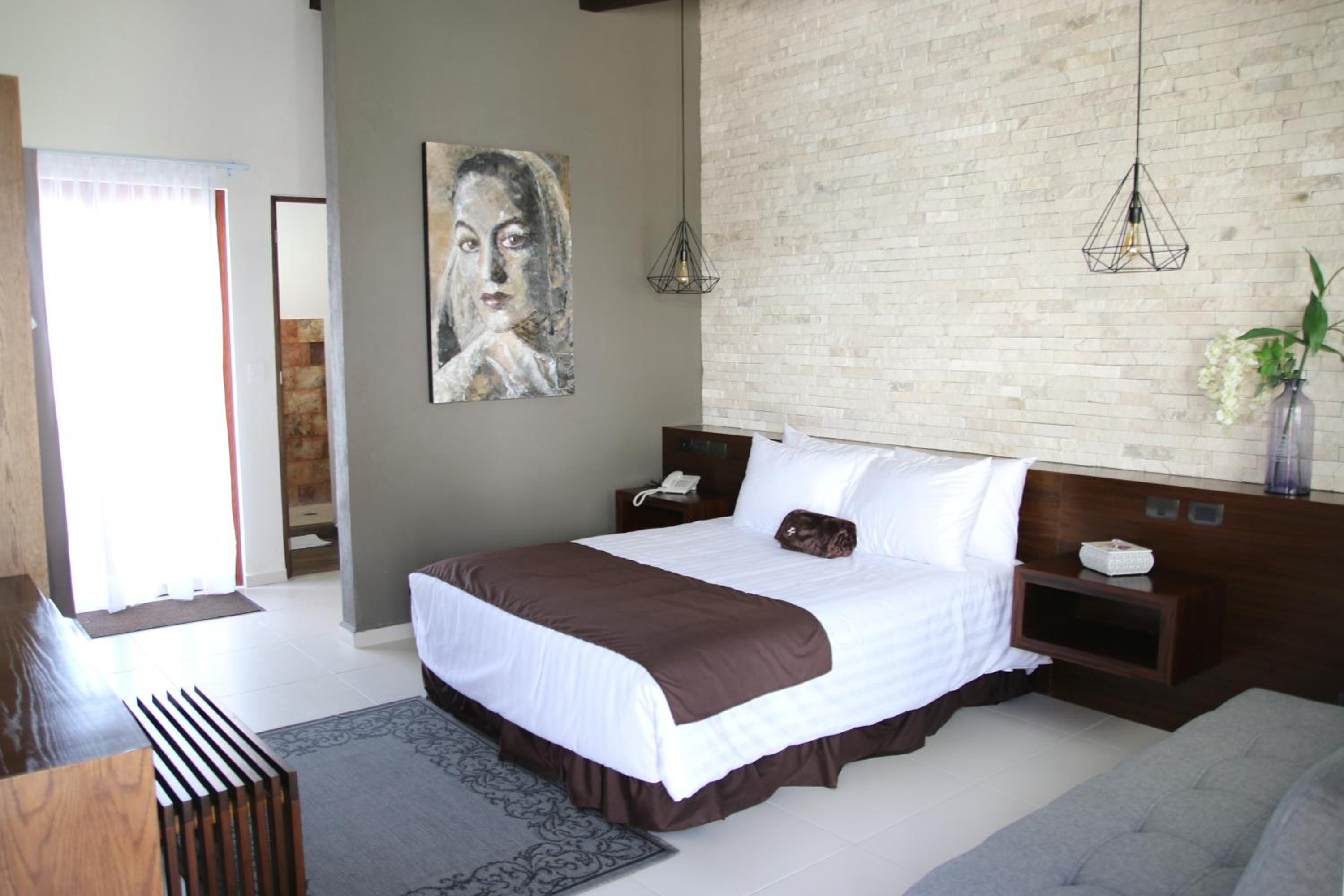 Queen Suite with Spa Bath photo 1