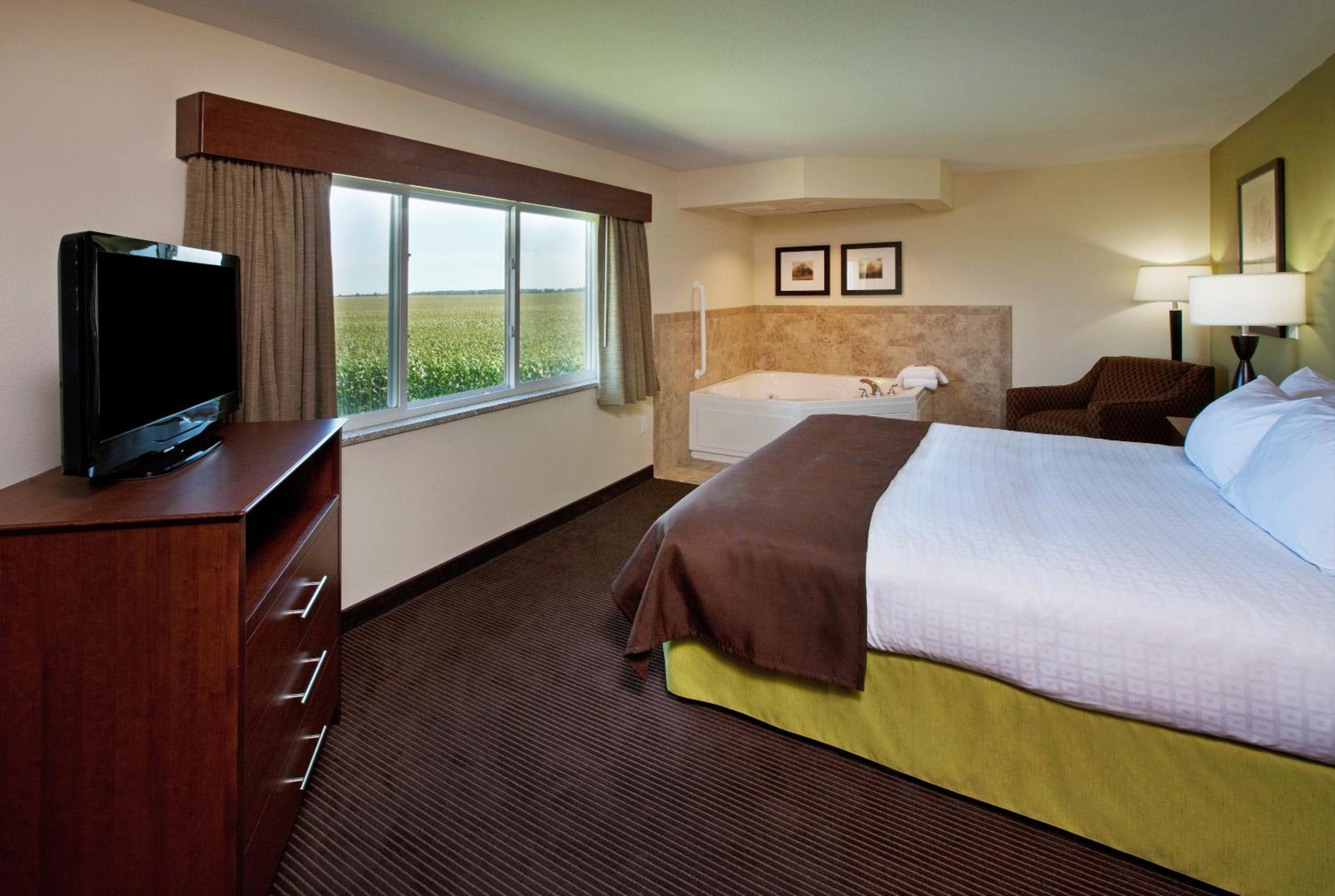 Deluxe King Studio Suite - Non-Smoking