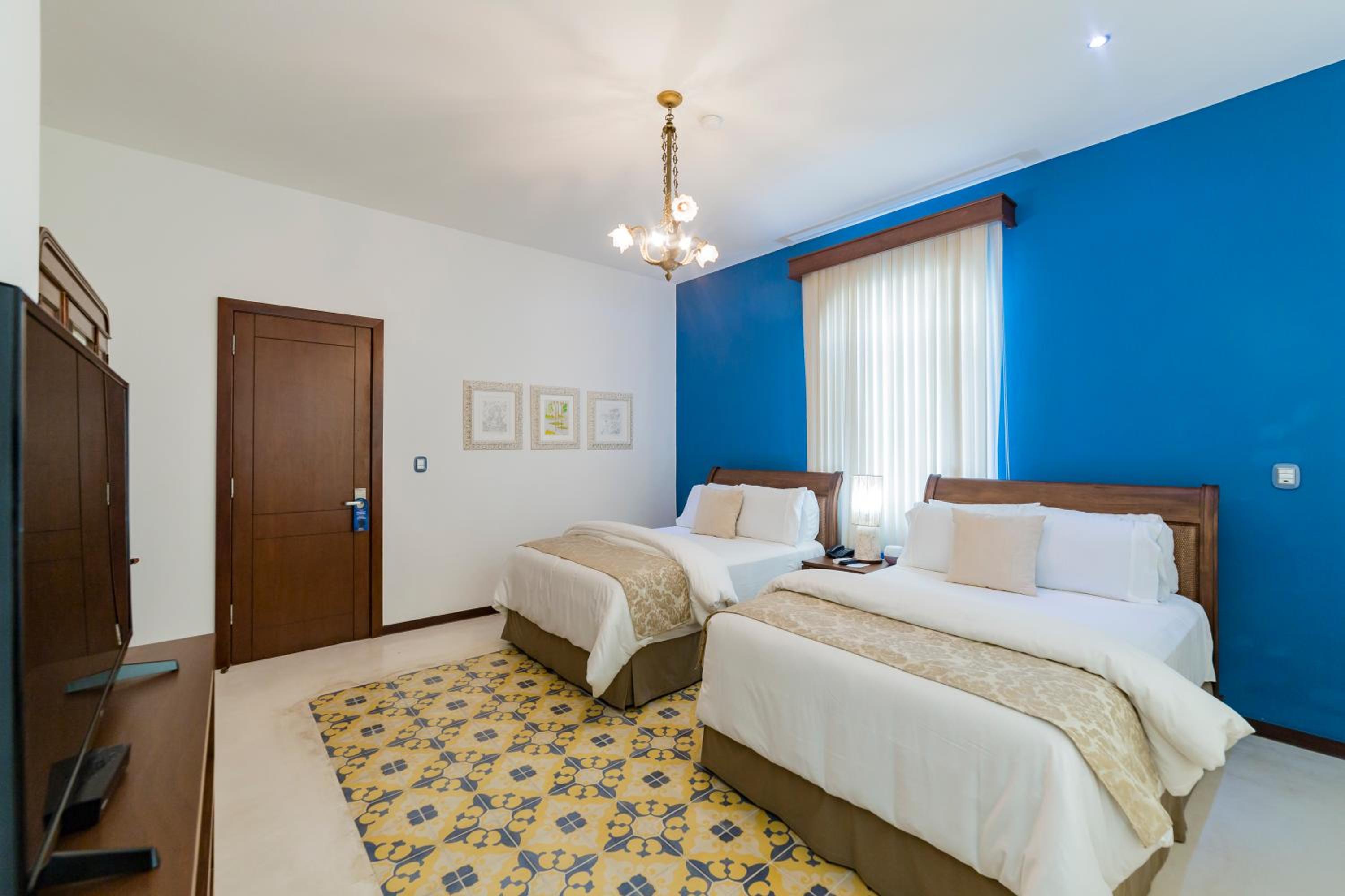 Deluxe Queen Room with Two Queen Beds - Photo 4