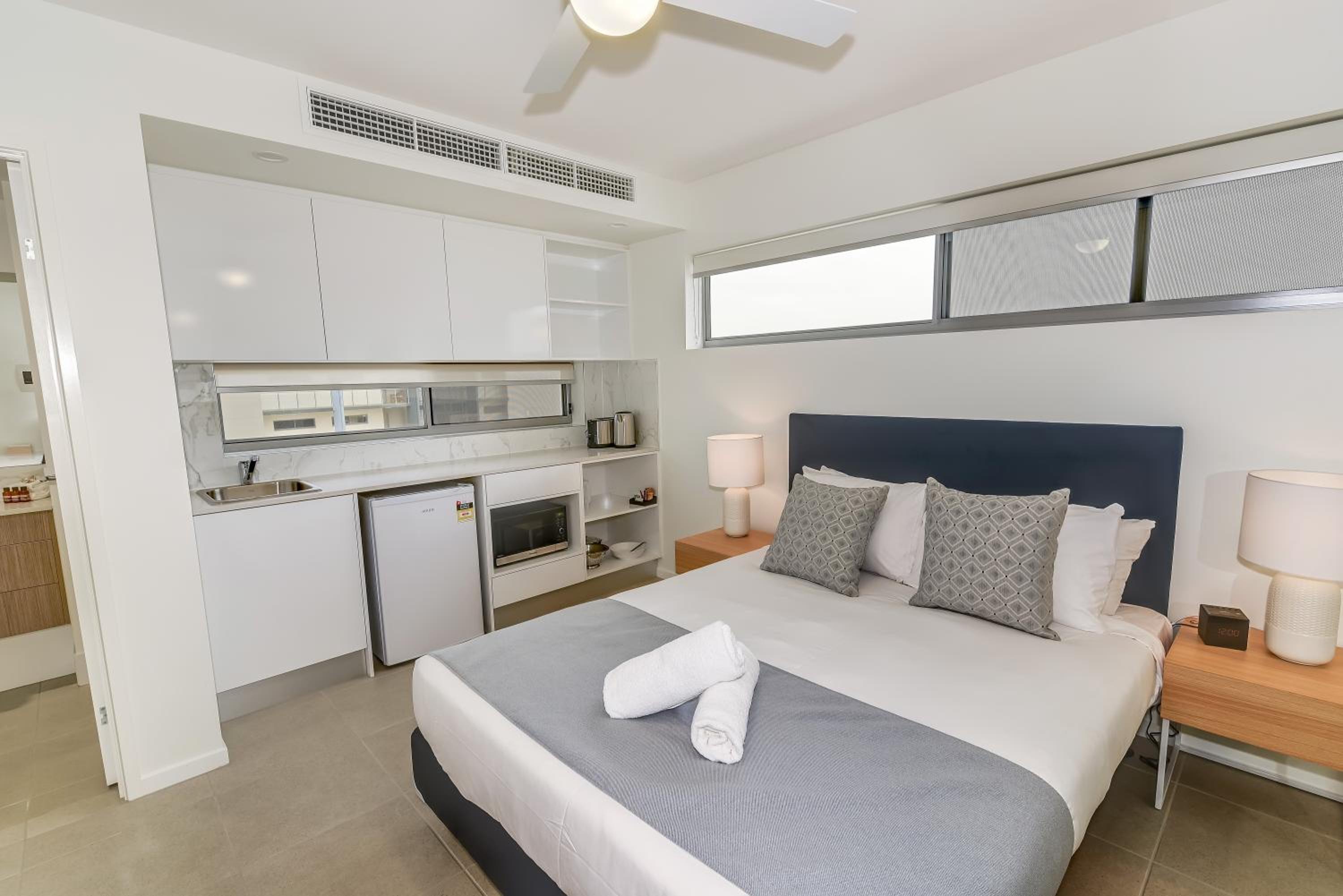 Three-Bedroom Dual Key Apartment photo 2