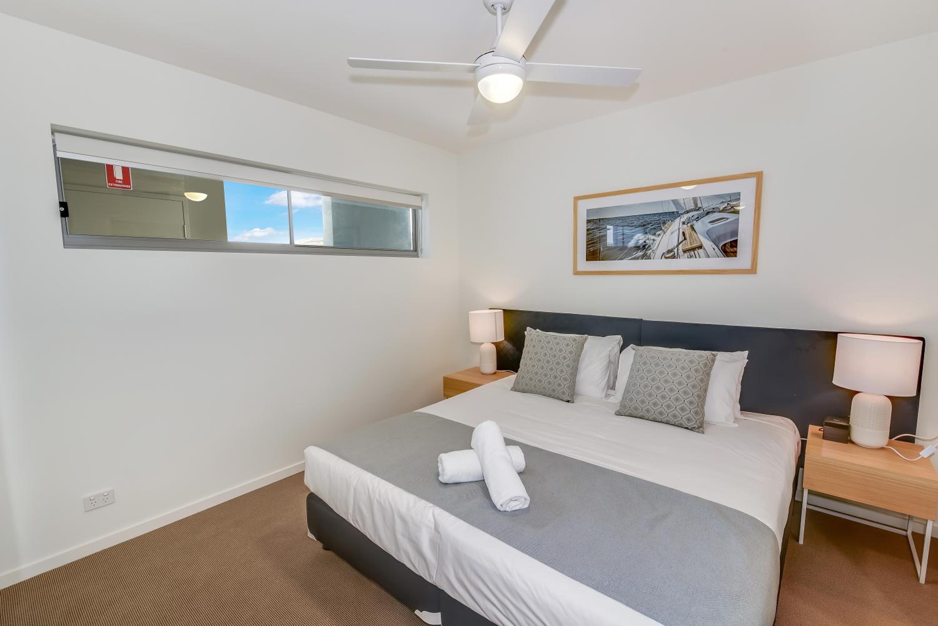 One-Bedroom Apartment with Lake View photo 2