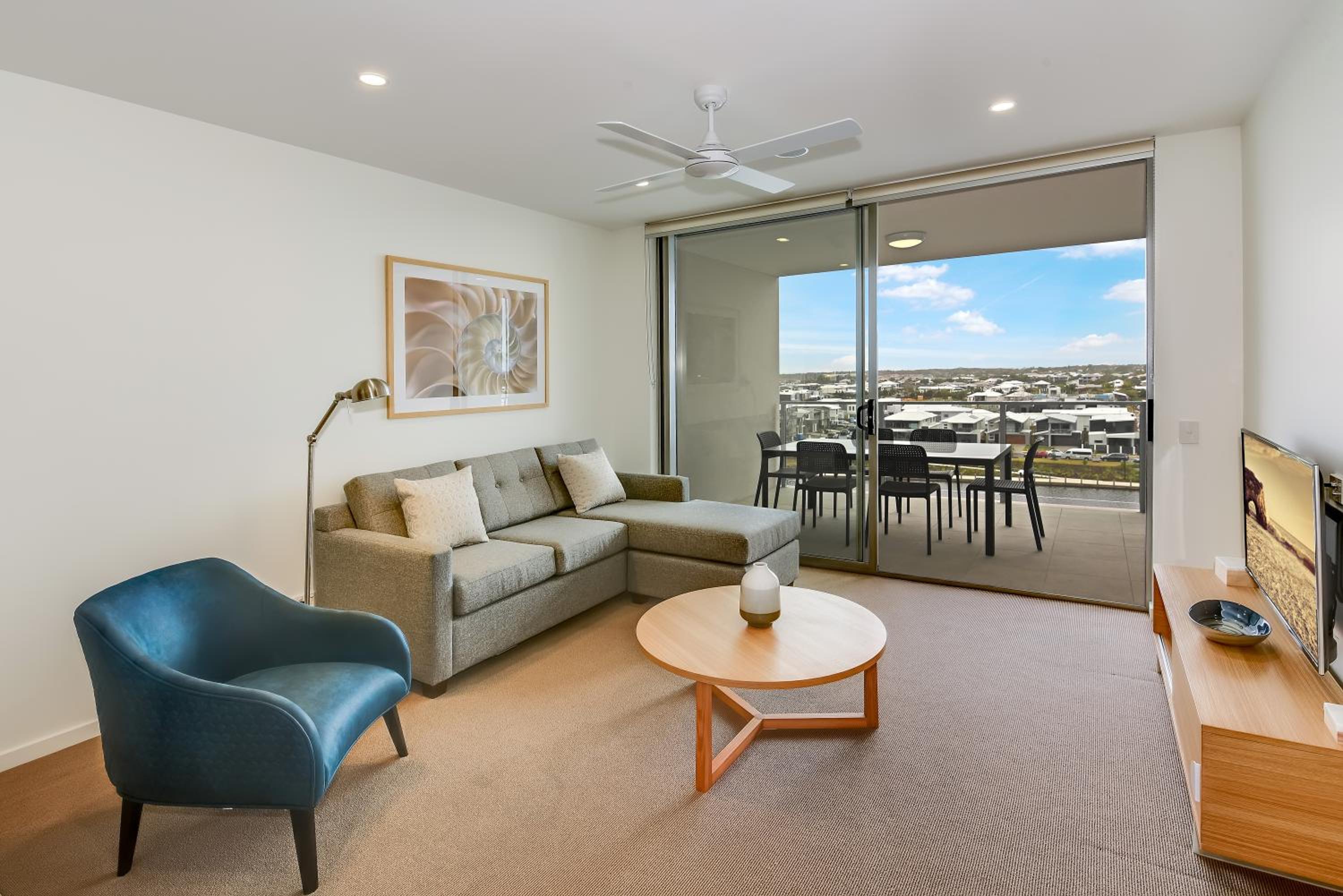 Two-Bedroom Apartment with Lake View photo 2