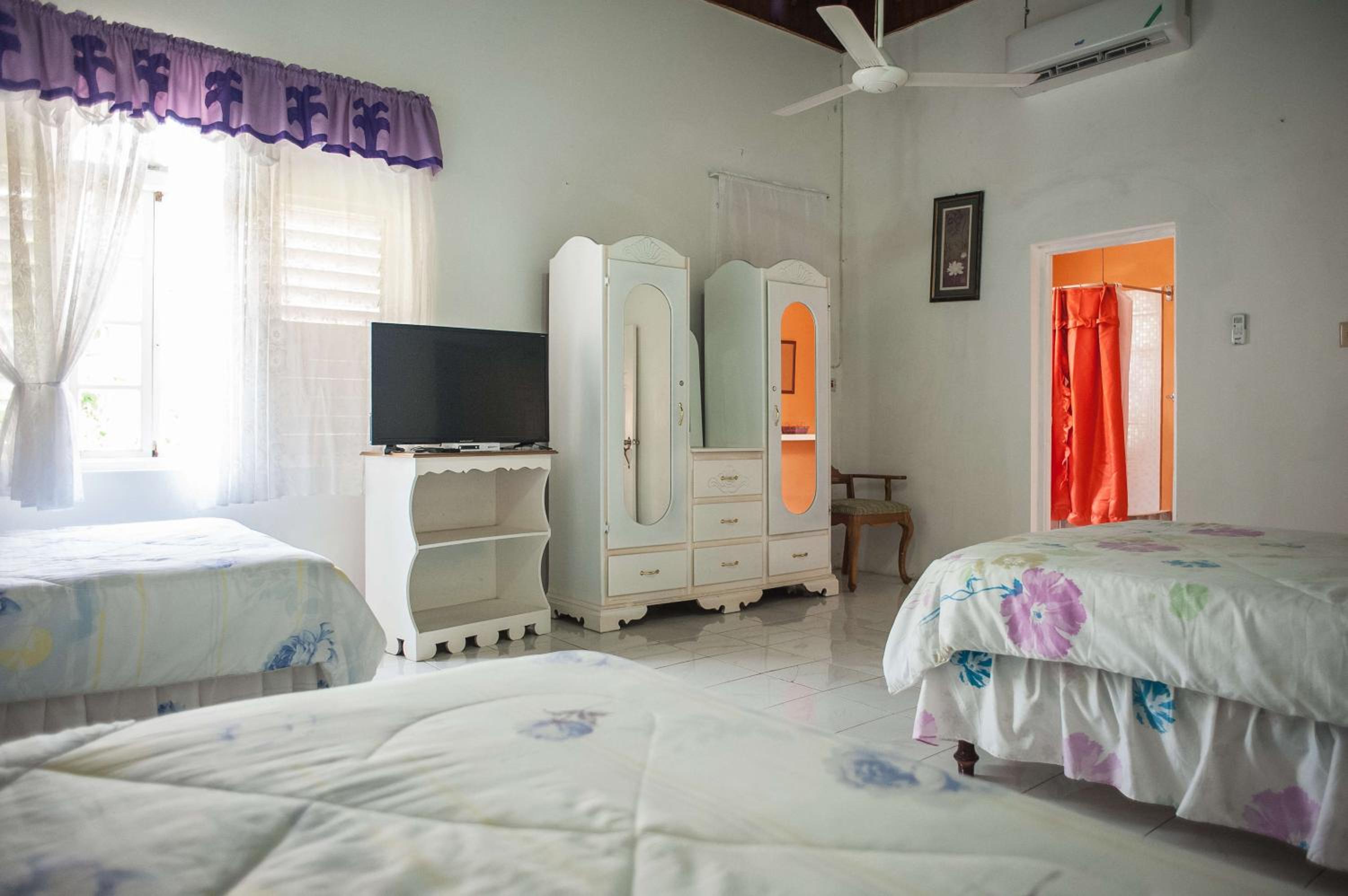 Triple Room with Bathroom photo 2