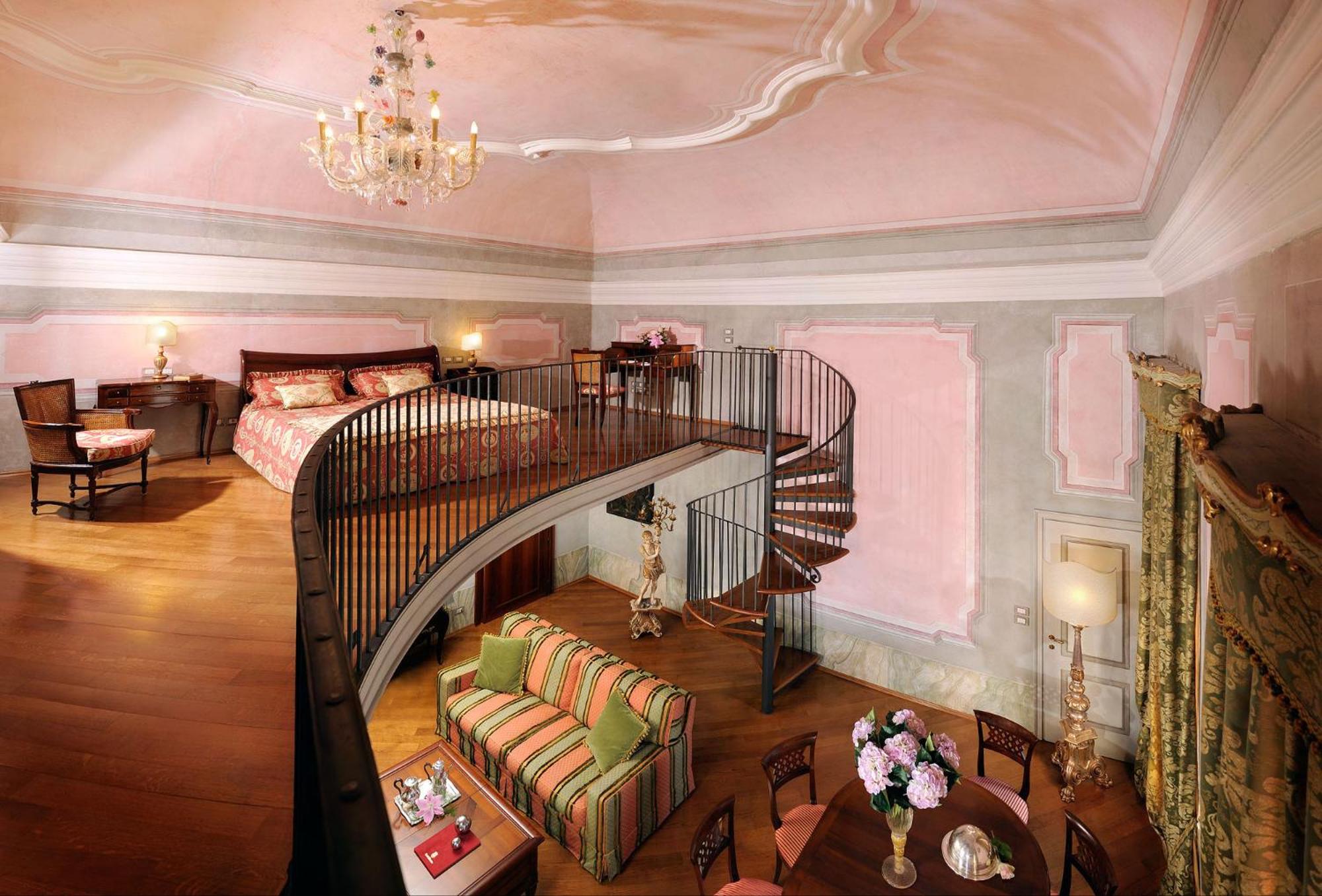 Royal Suite - Photo 2