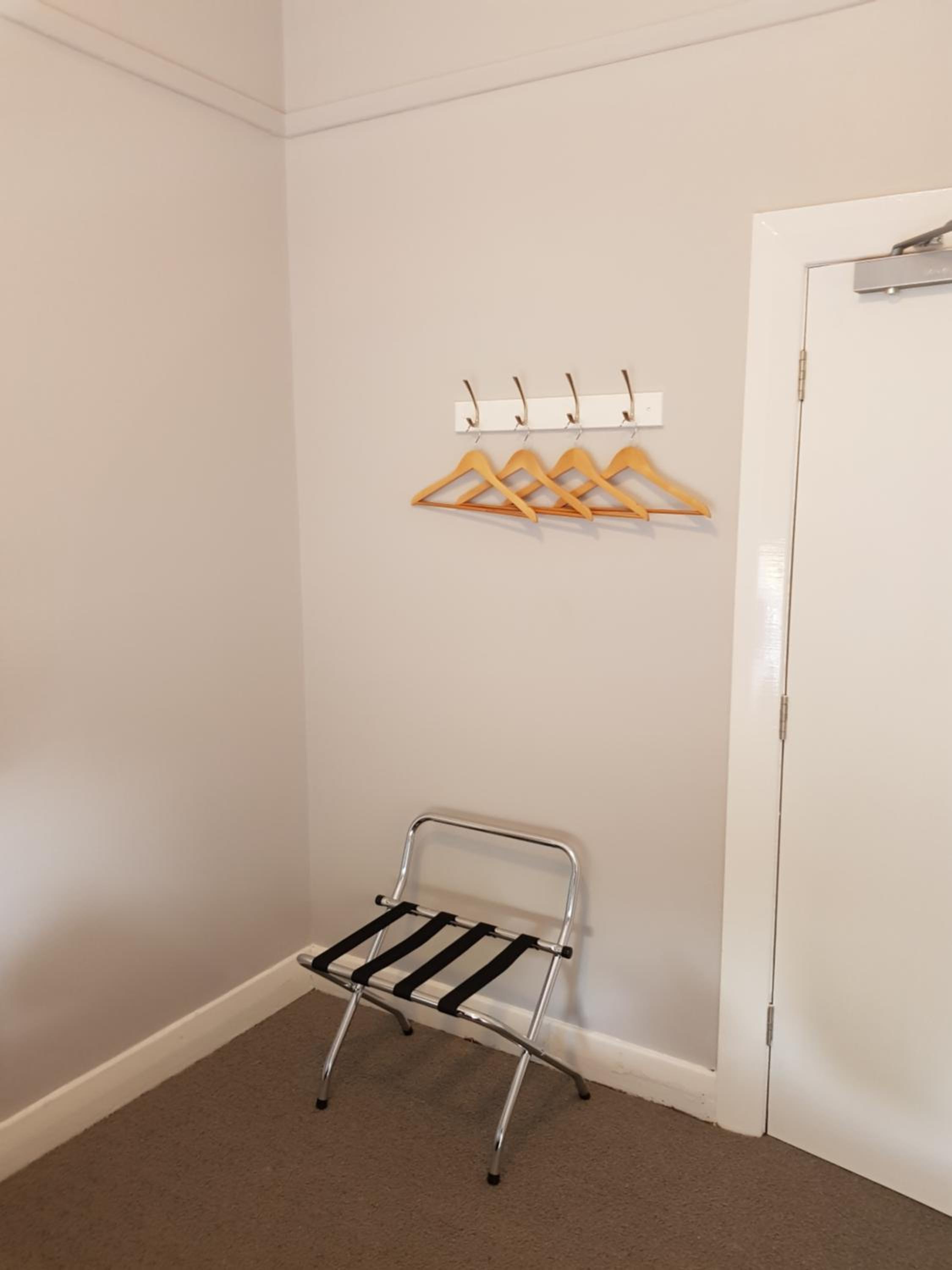 Queen Room with Shared Bathroom photo 3
