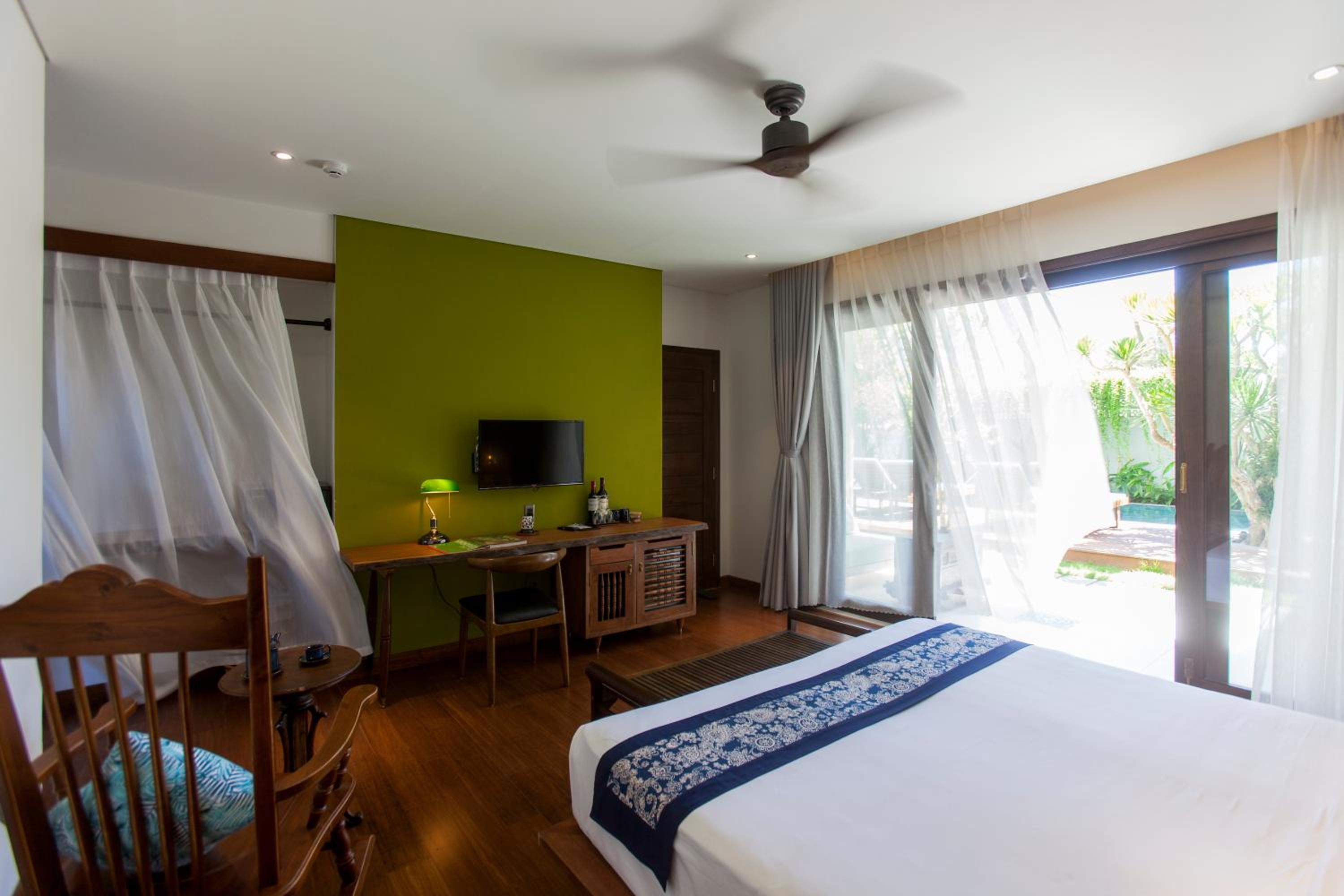 Deluxe Double or Twin Room with Pool View
