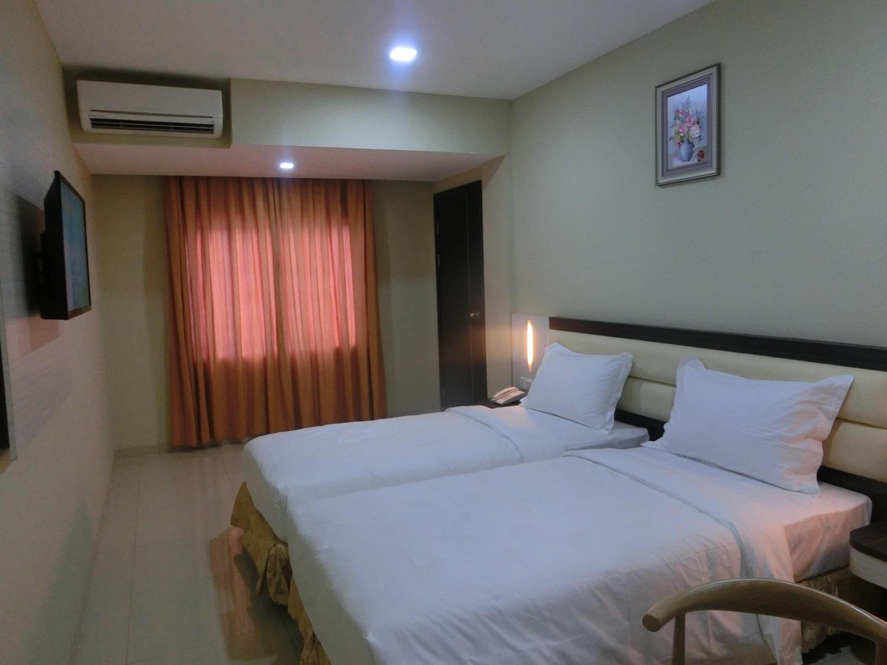 Twin Room - Photo 9