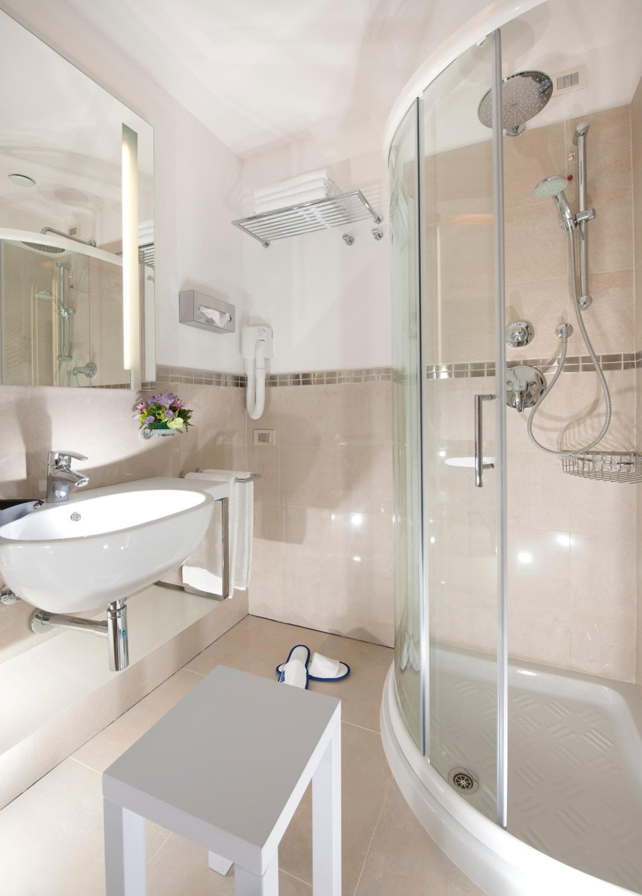 Superior Double Room with Balcony with Side Sea View - Photo 5