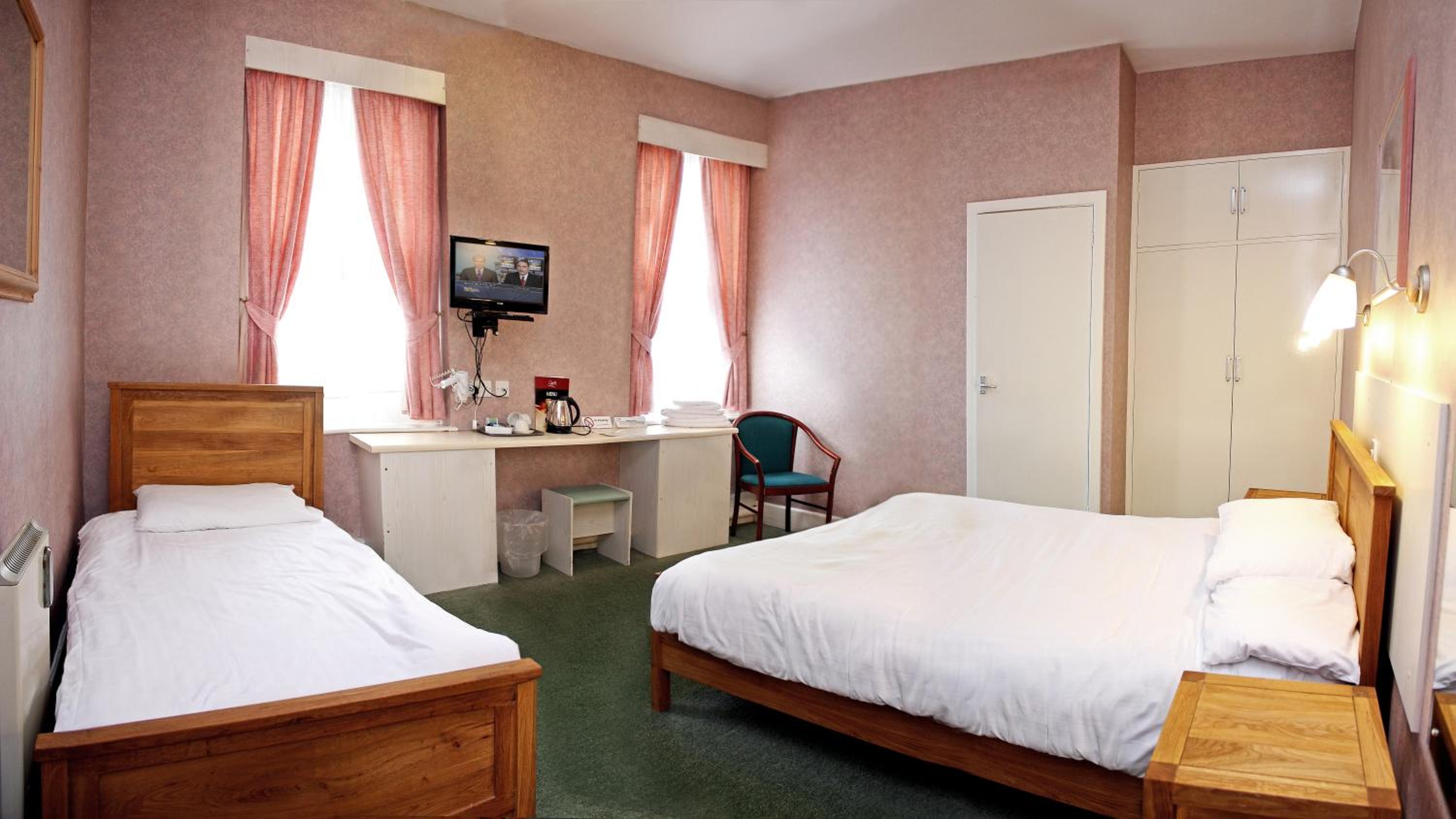 Double or Twin Room photo 2