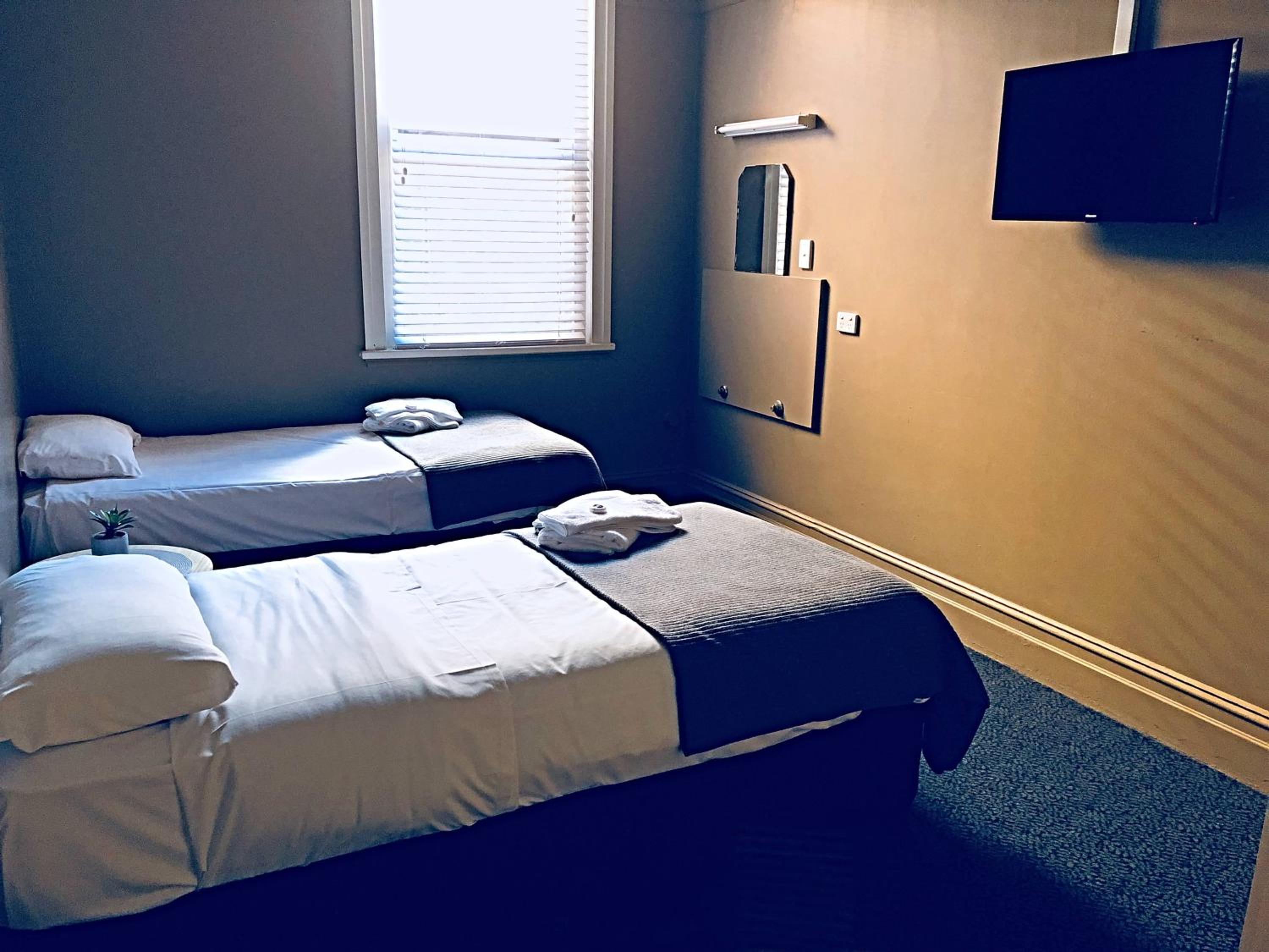 Standard Twin Room with Shared Bathroom photo 3