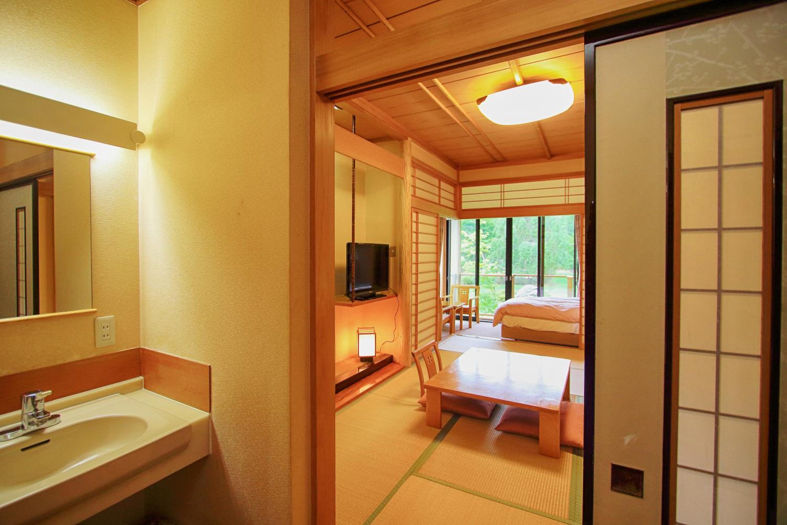 Family Room with Mountain View - Photo 7