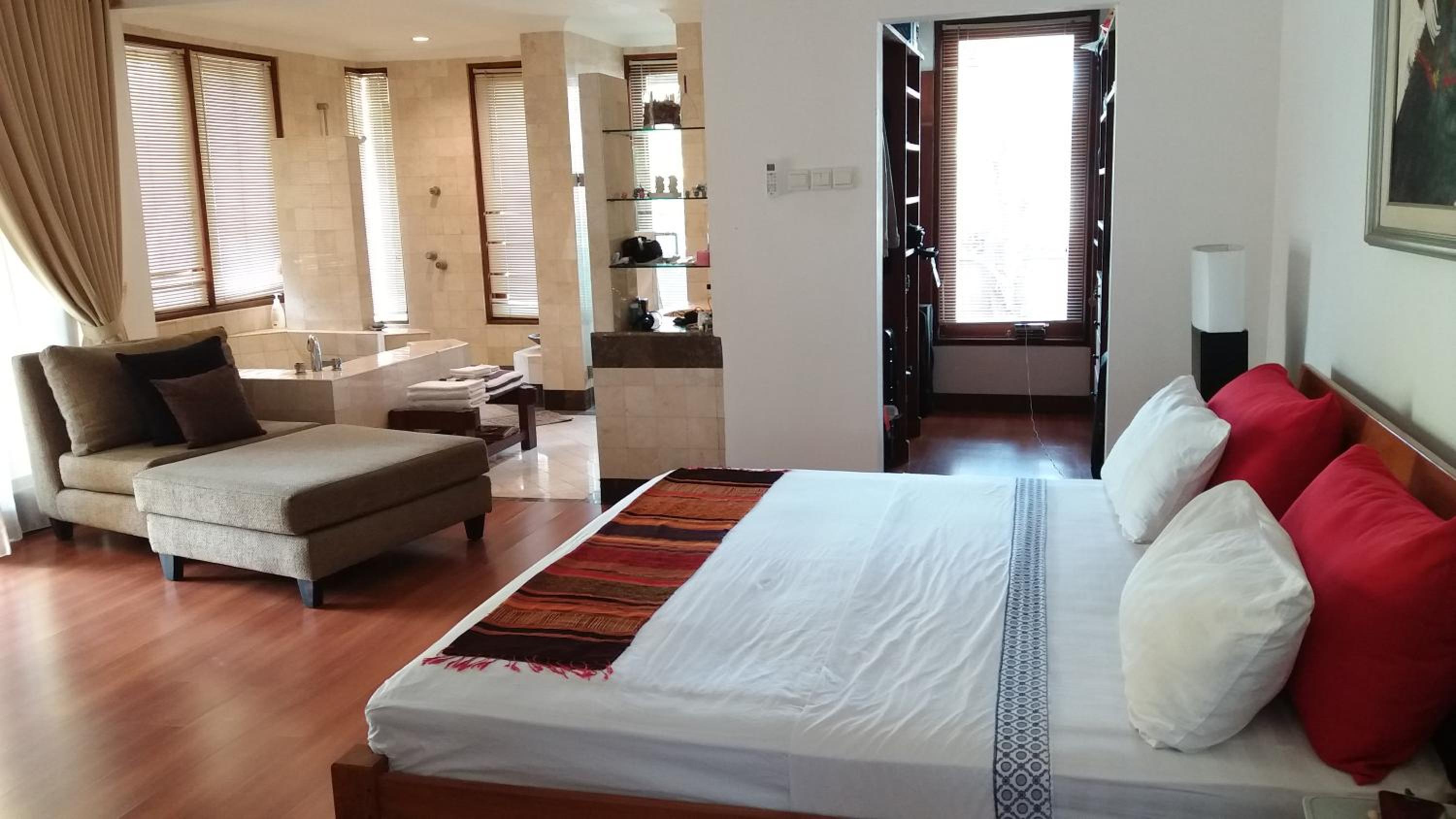 Villa - Photo 3