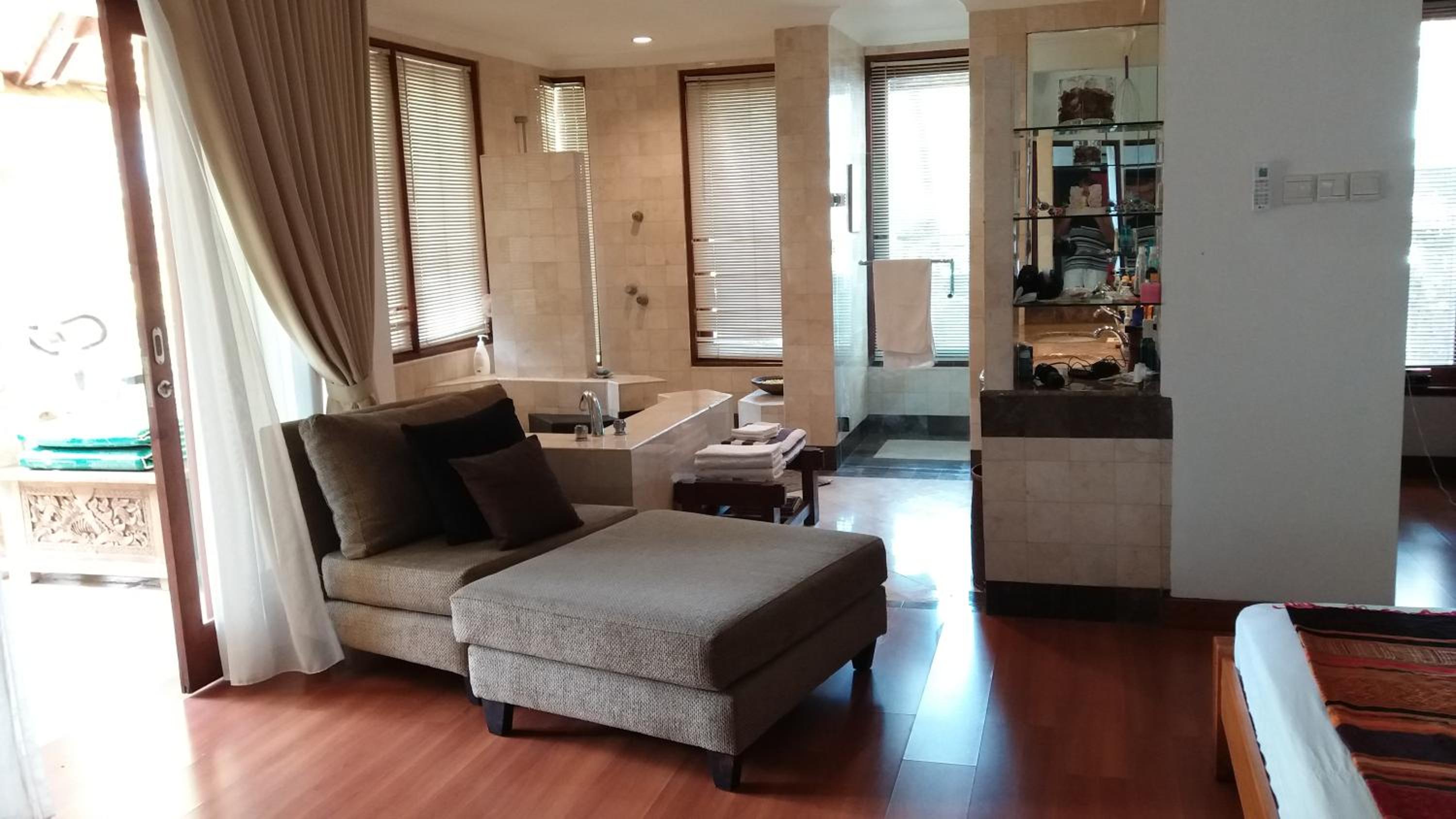Villa - Photo 2