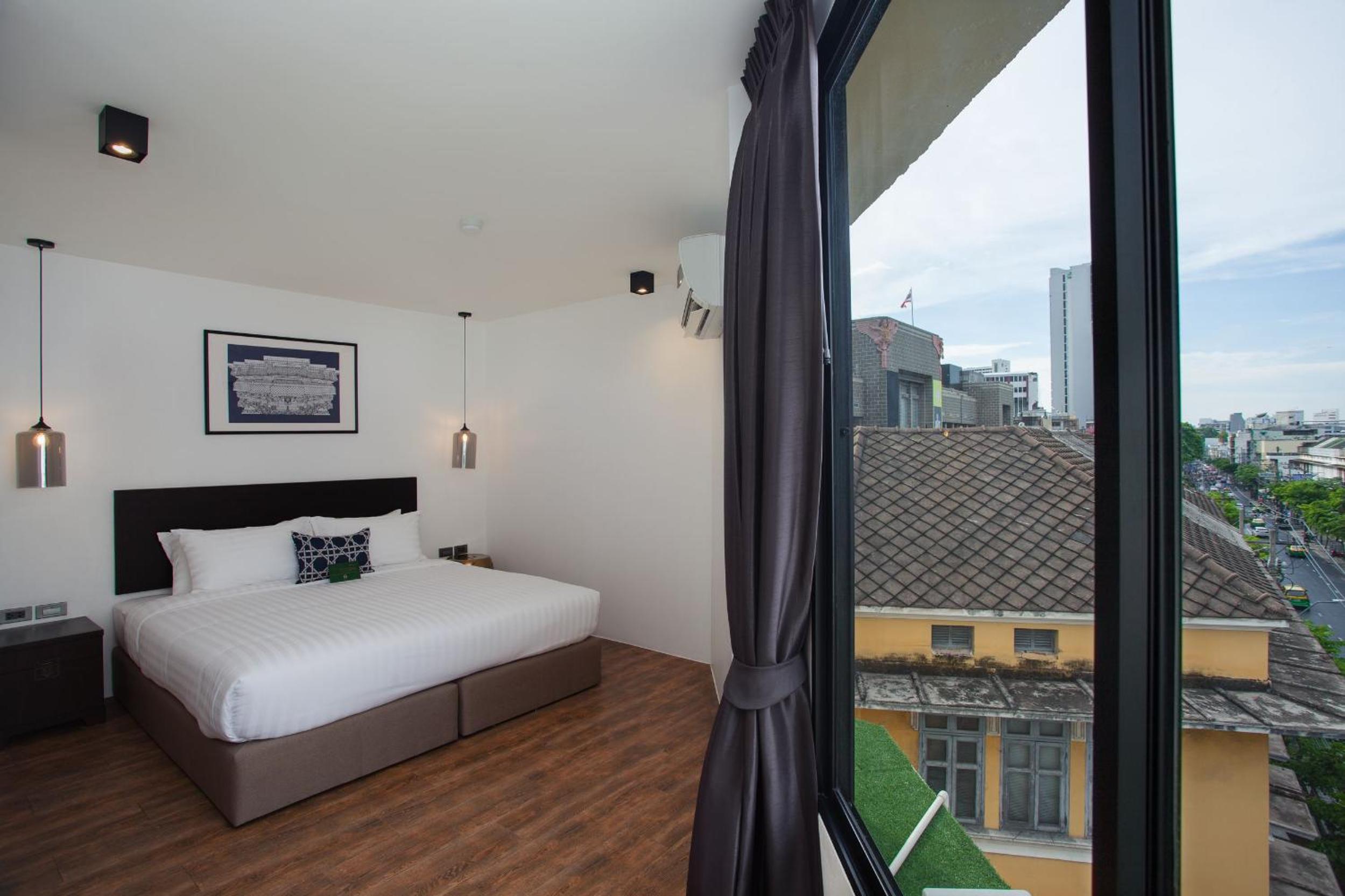 Deluxe King Suite photo 2