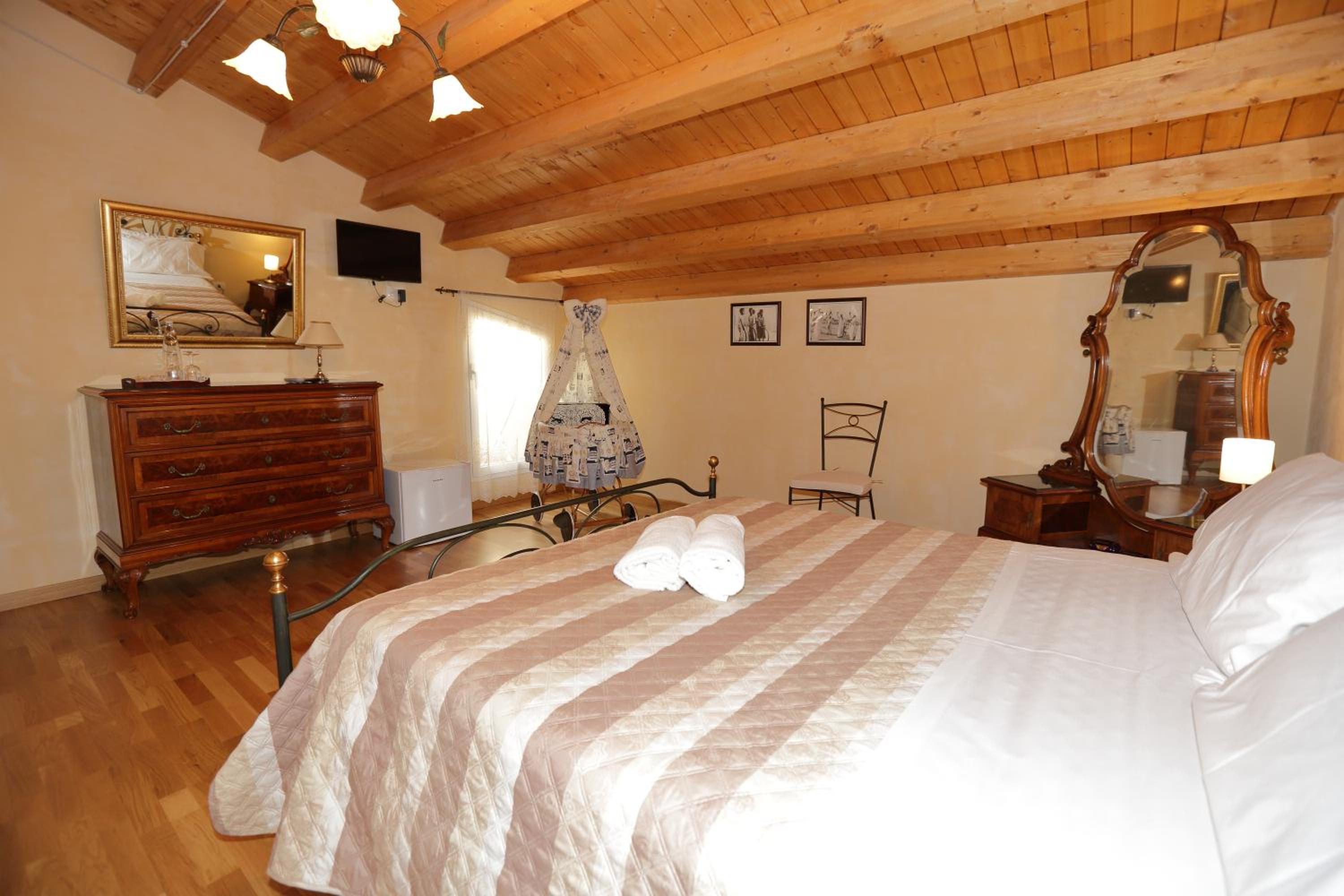 Triple Room with Private Bathroom photo 2
