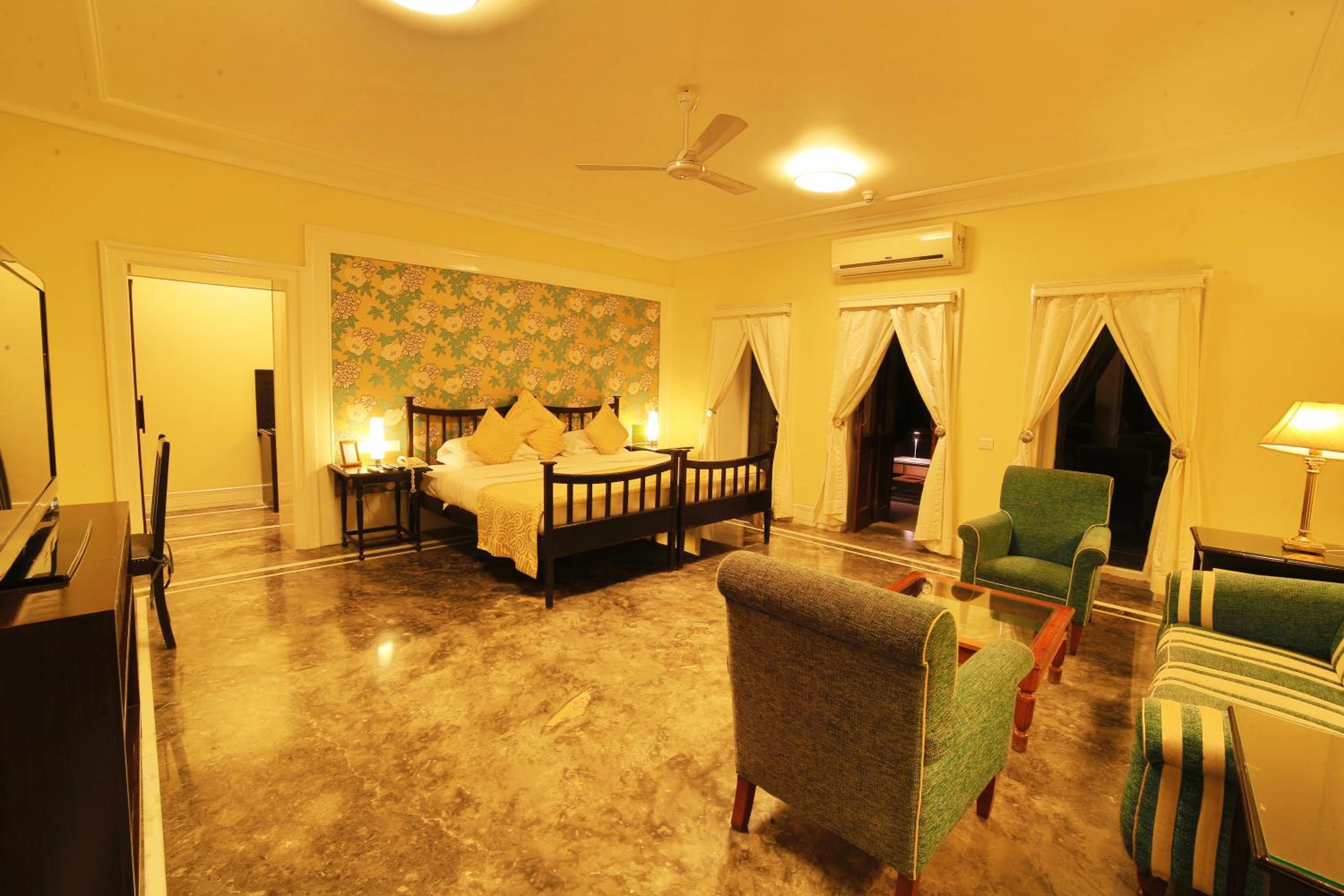 Suite - Photo 2