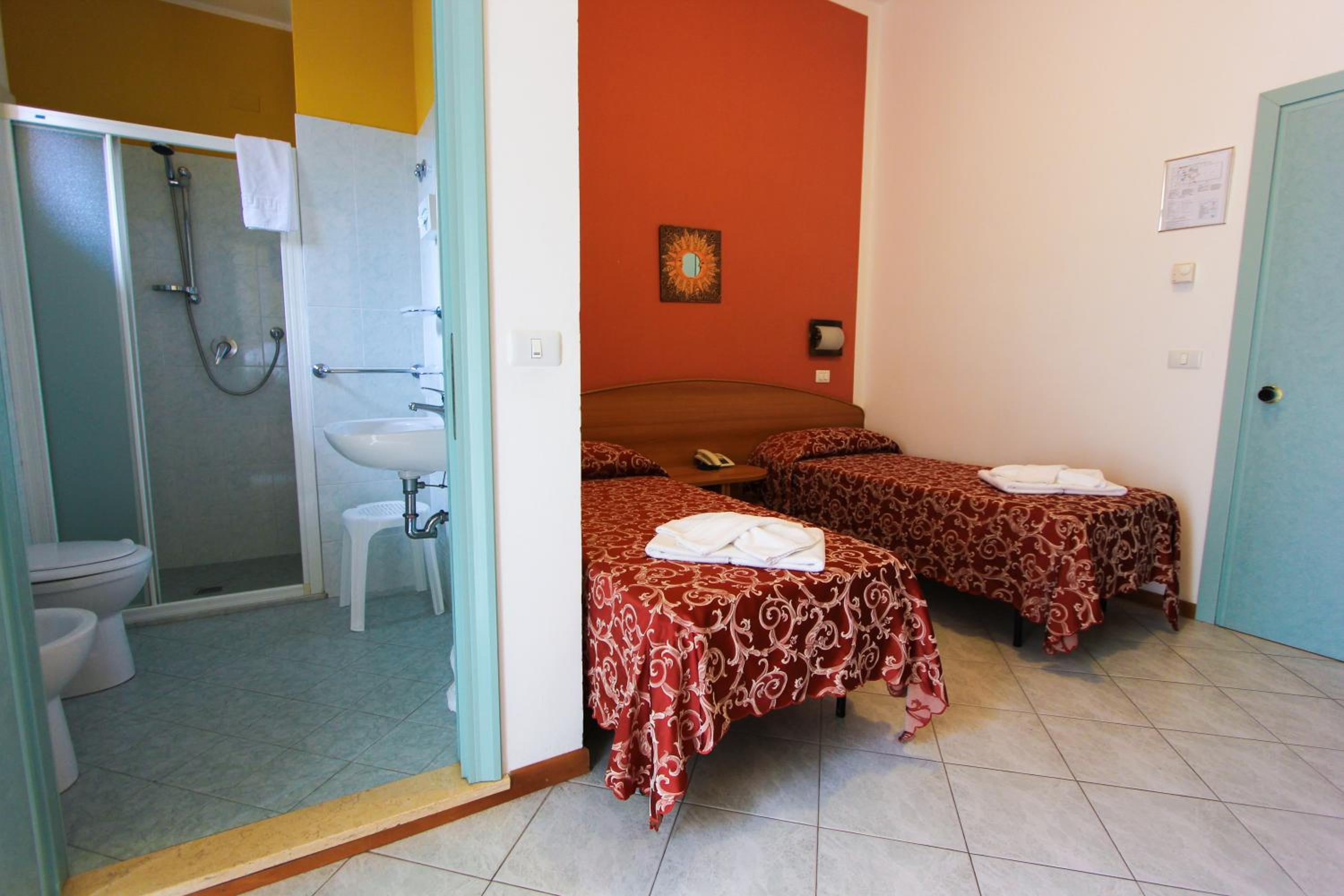 Double or Twin Room with Balcony - Photo 1