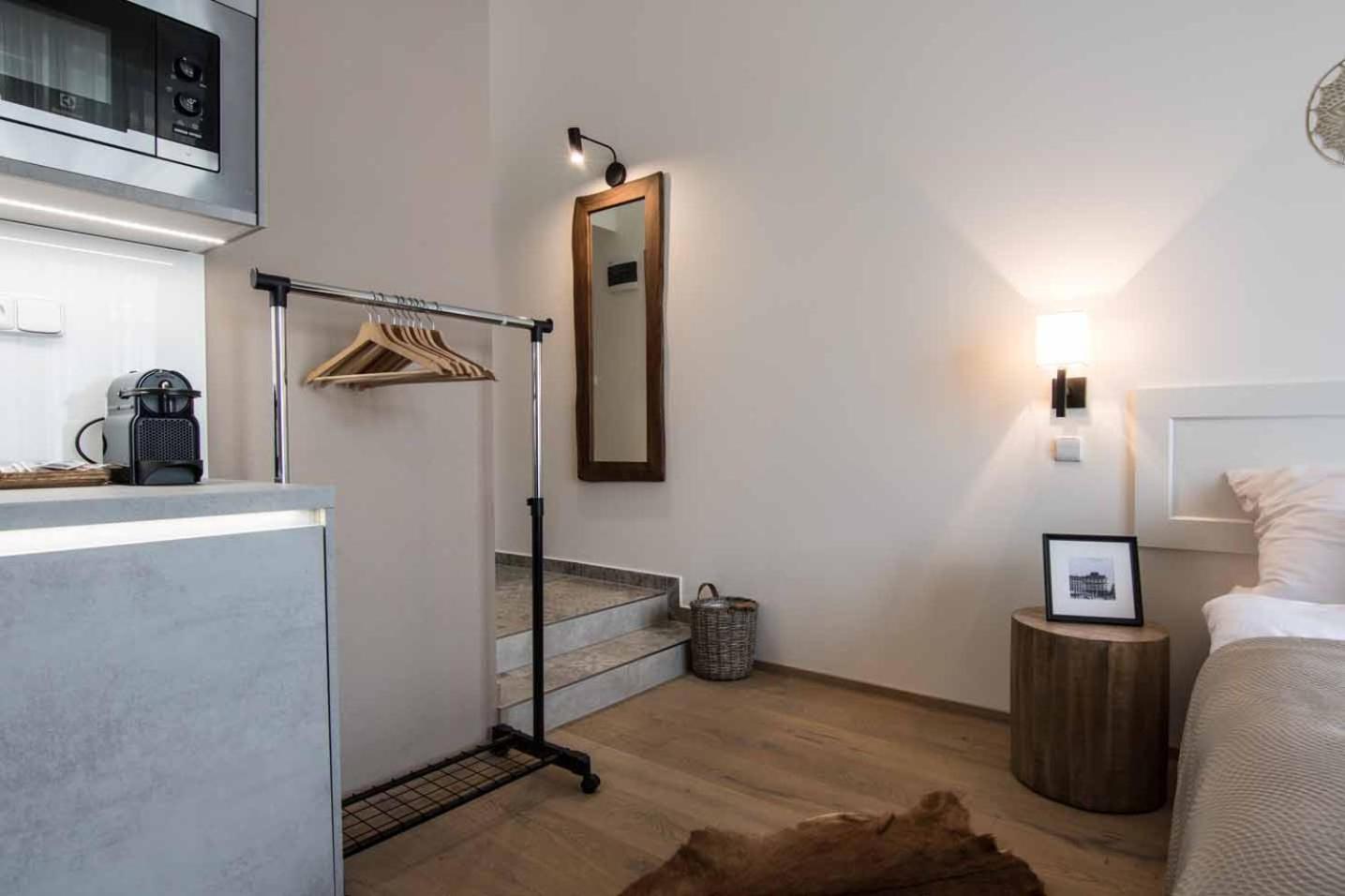 Studio Apartment - Photo 13