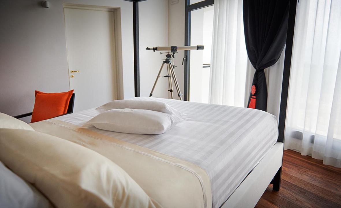 Deluxe King Room photo 3