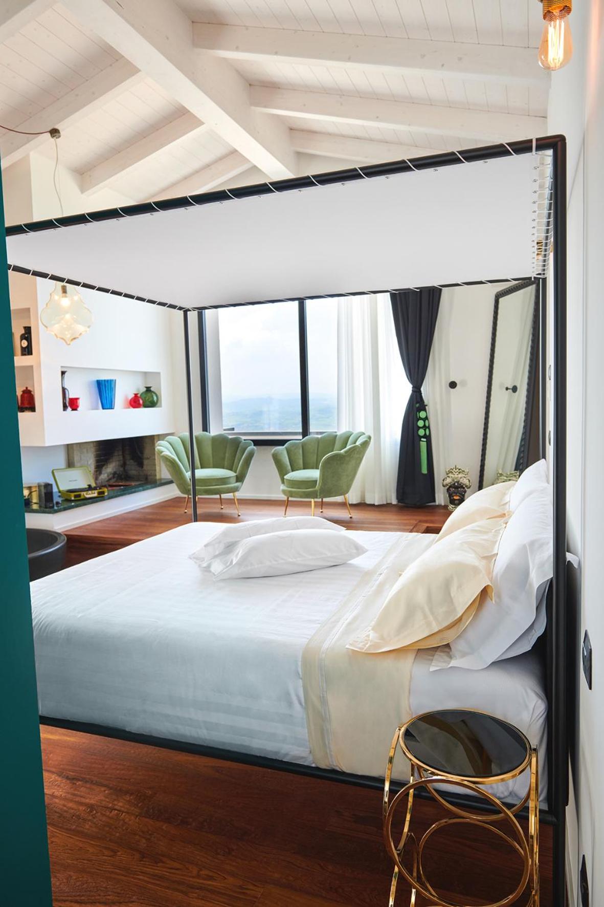 Deluxe King Room photo 2