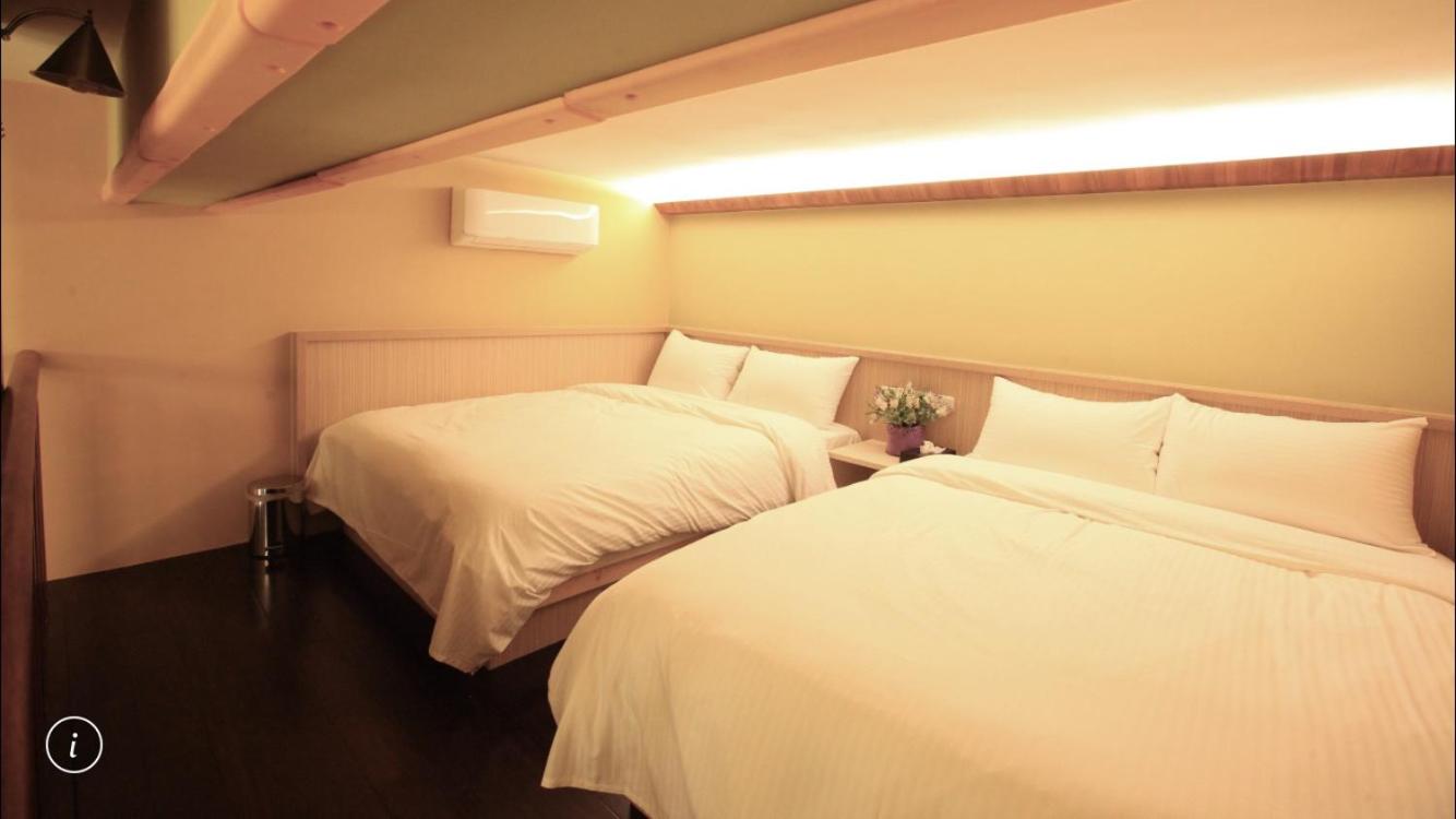 Deluxe Family Suite photo 3