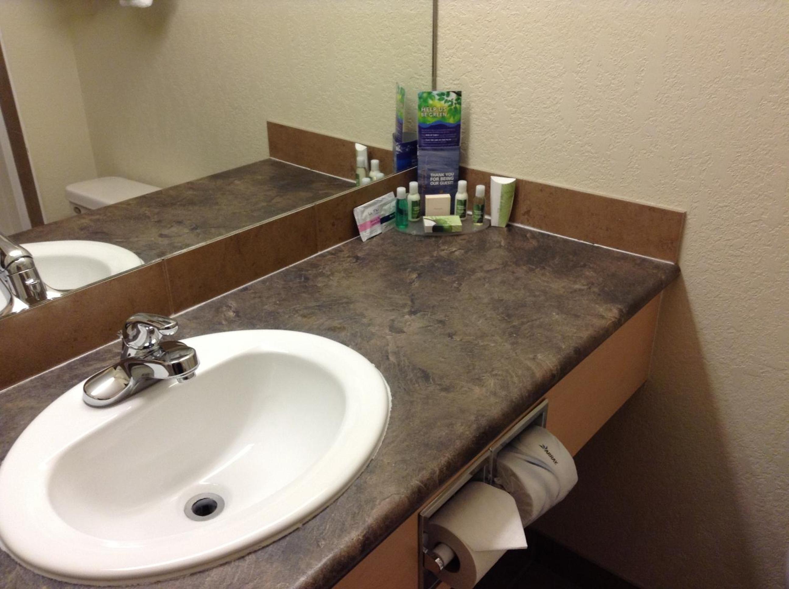 King Suite - Non-Smoking photo 2