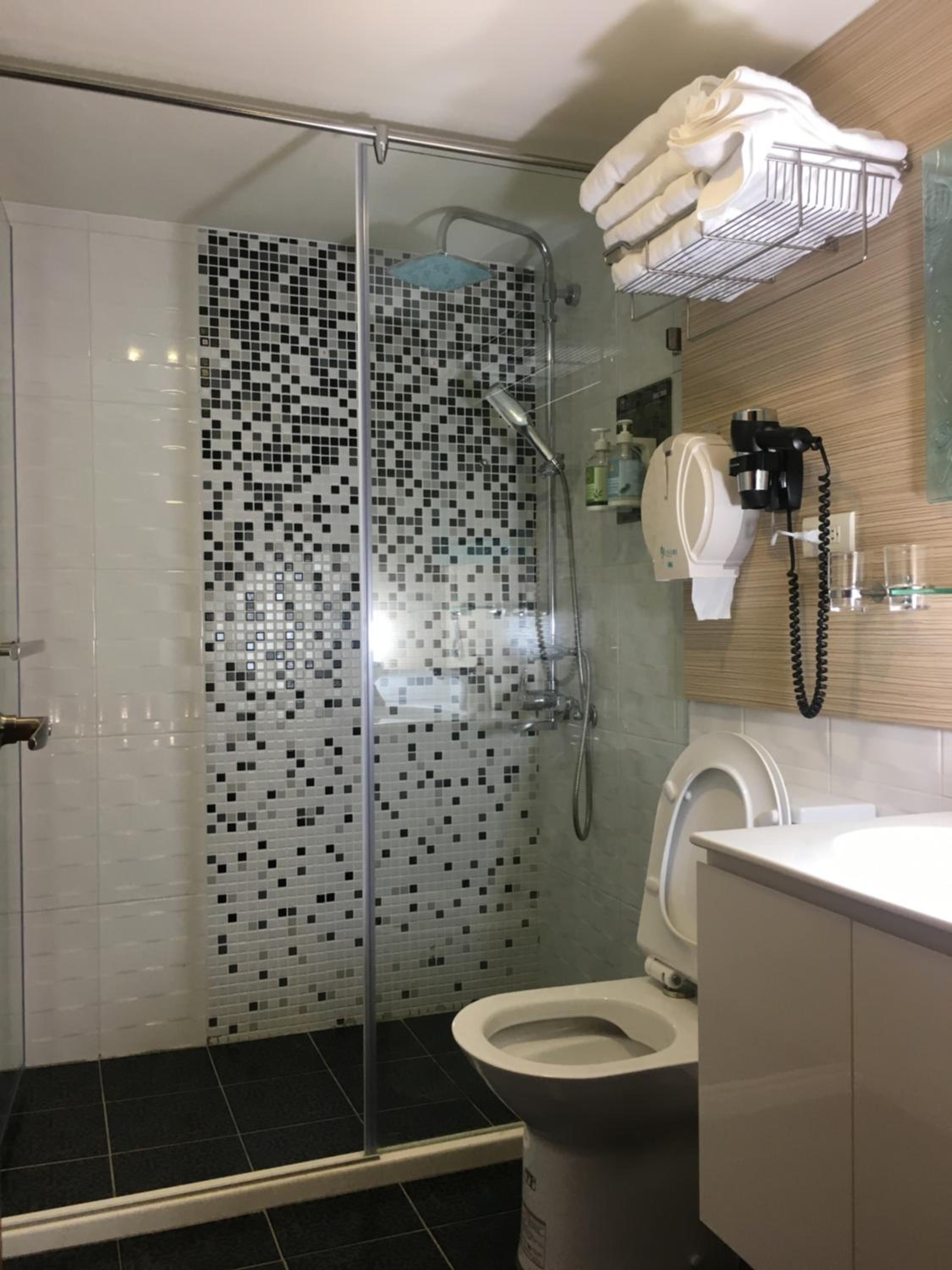 Quadruple Room with Shared Bathroom photo 3