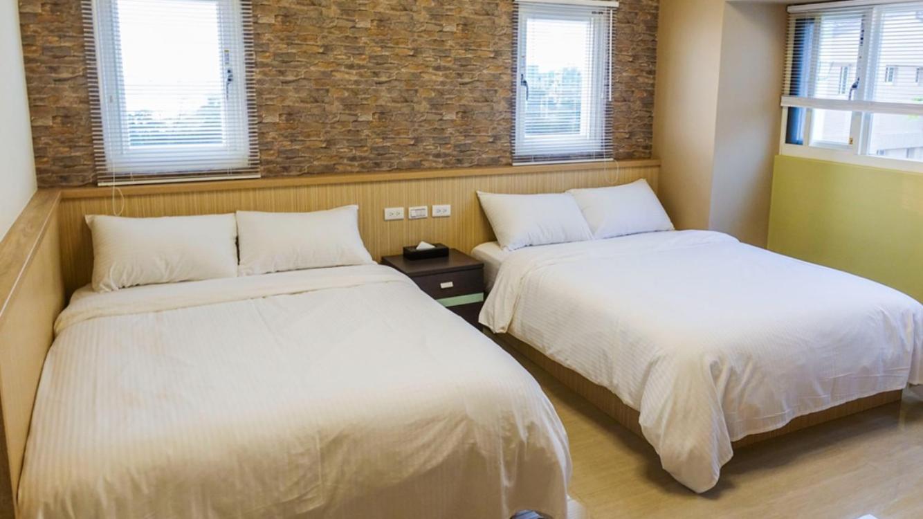 Quadruple Room with Private Bathroom photo 2