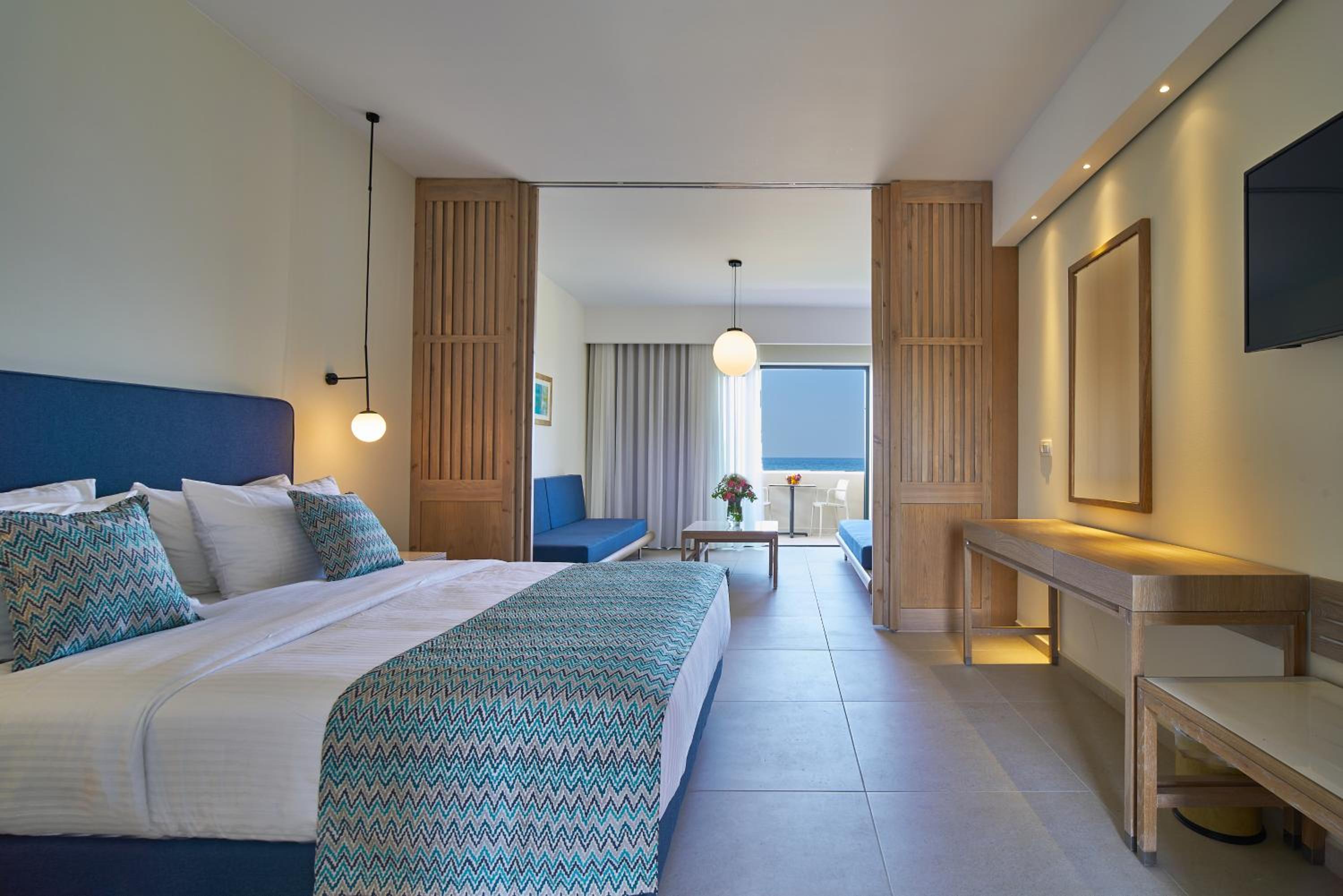 Junior Family Suite with Sea View - Photo 2