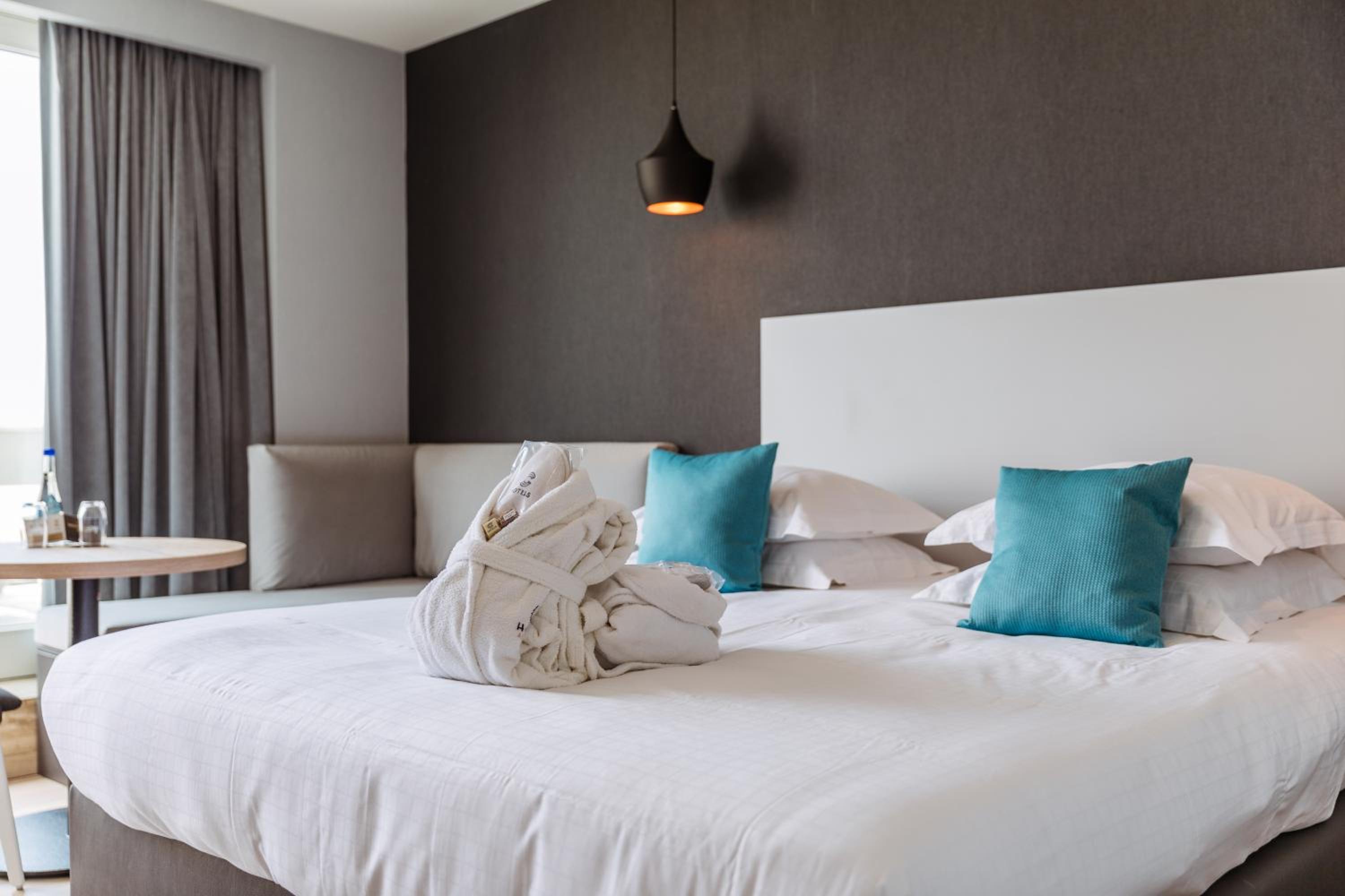 Deluxe Double Room with Balcony and Sea View